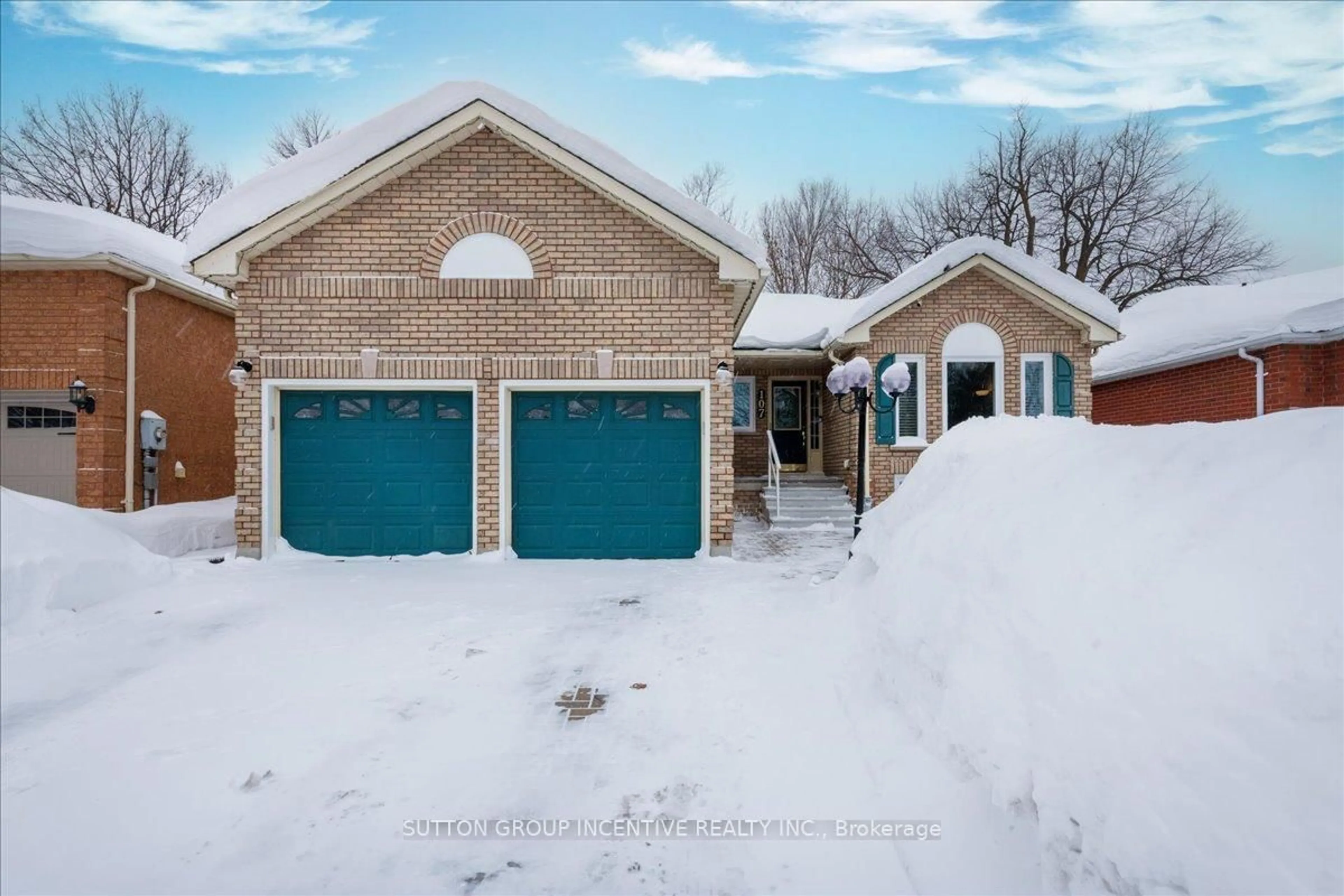 Home with brick exterior material, street for 107 Brown St, Barrie Ontario L4N 7V6