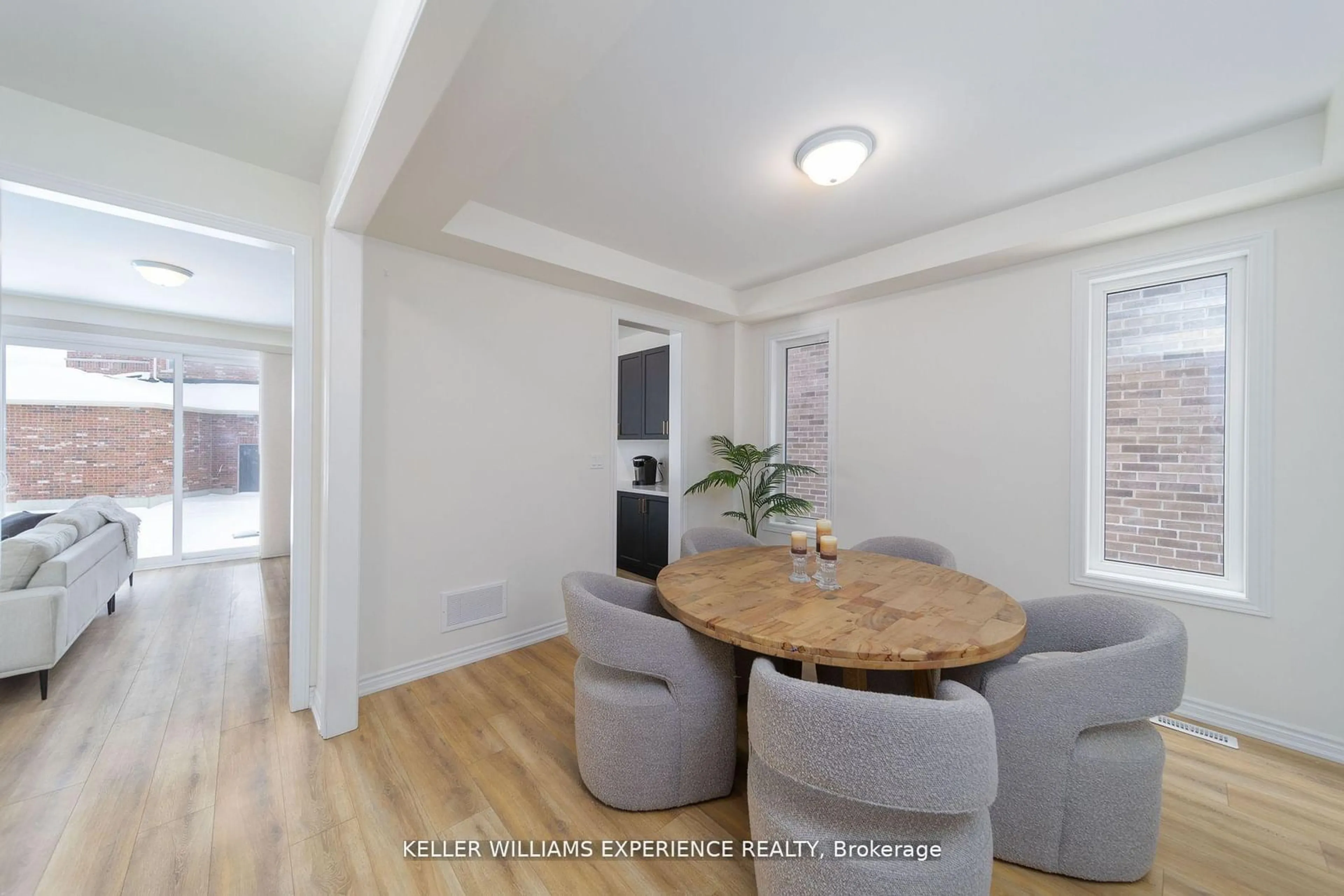 Dining room, wood/laminate floor for 26 Sanford Circ, Springwater Ontario L9X 2A8