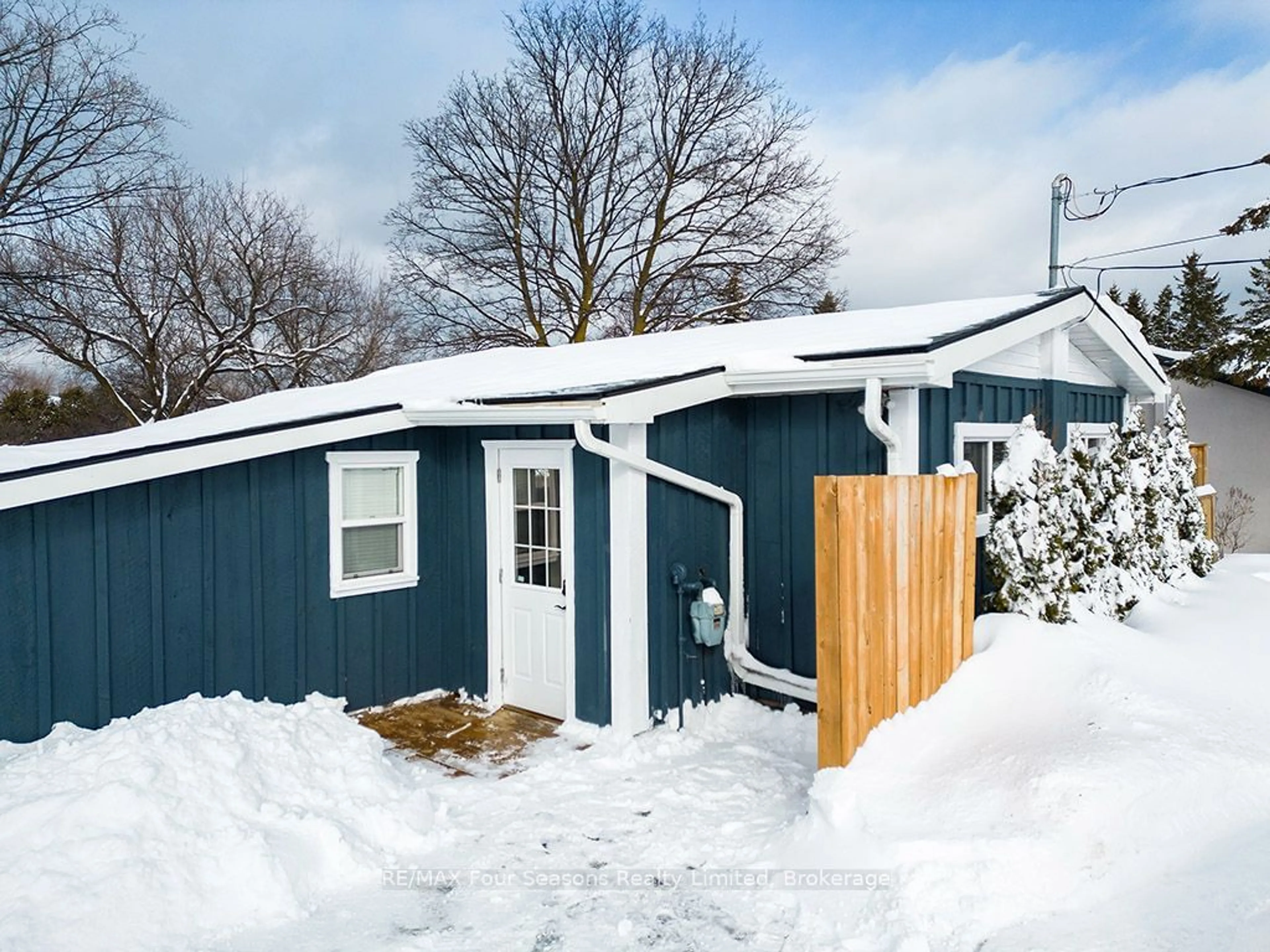 Shed for 15 St Clair St, Collingwood Ontario L9Y 5N5