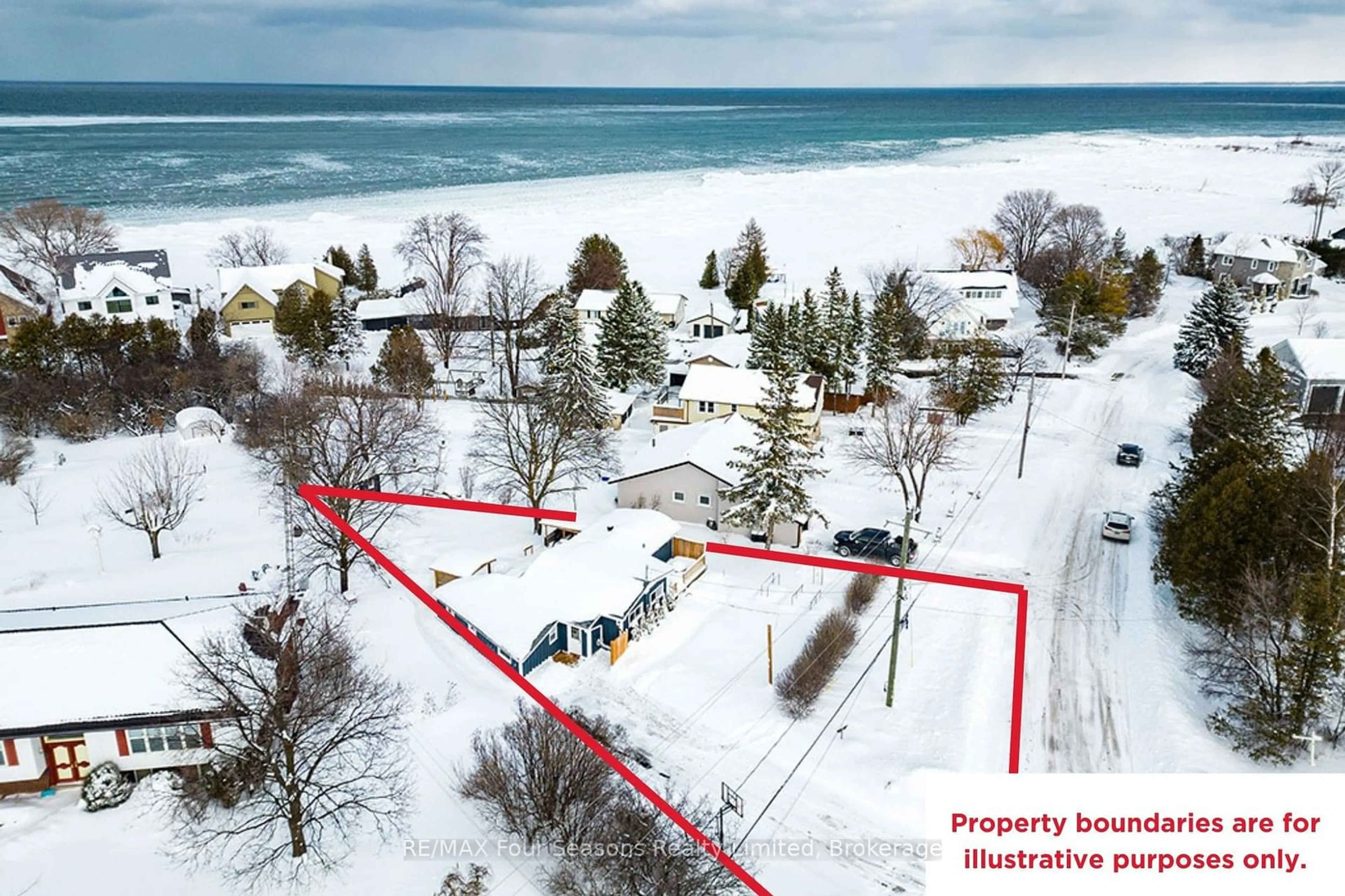 A pic from outside/outdoor area/front of a property/back of a property/a pic from drone, water/lake/river/ocean view for 15 St Clair St, Collingwood Ontario L9Y 5N5