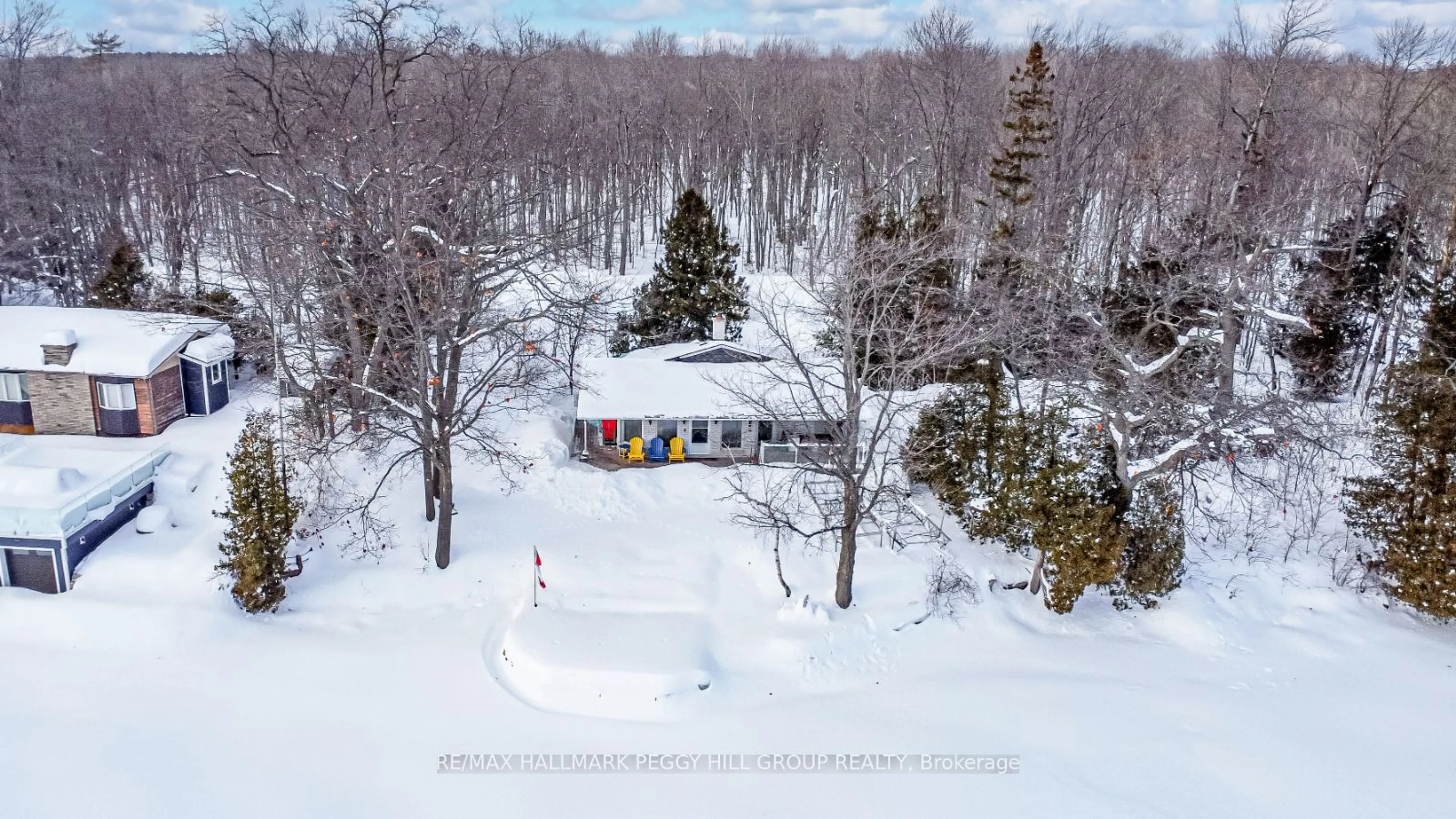 A pic from outside/outdoor area/front of a property/back of a property/a pic from drone, street for 3466 Grayshott Dr, Severn Ontario L3V 0Y4