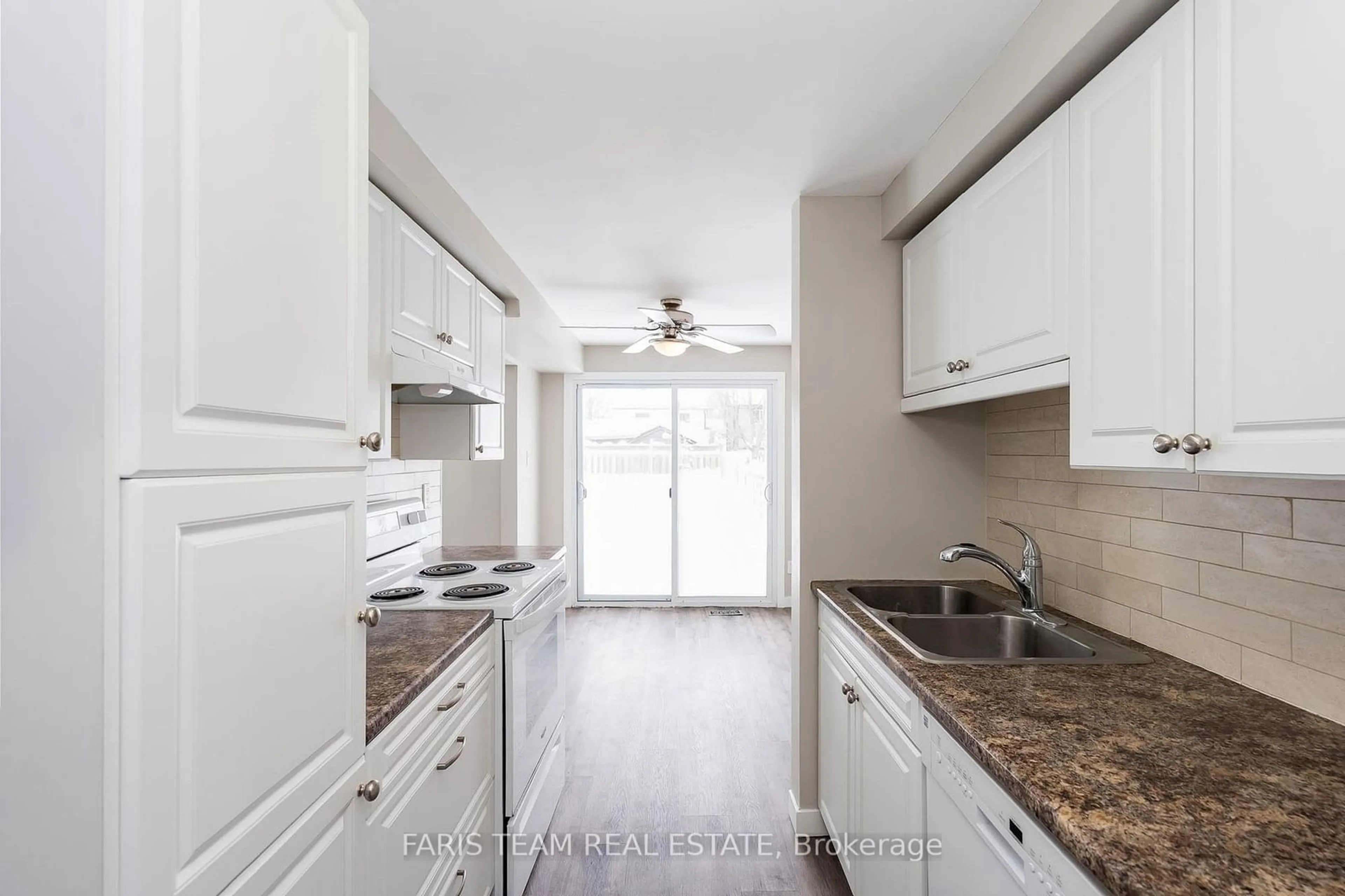 Standard kitchen, unknown for 98 Mowat Cres, Barrie Ontario L4N 5B3