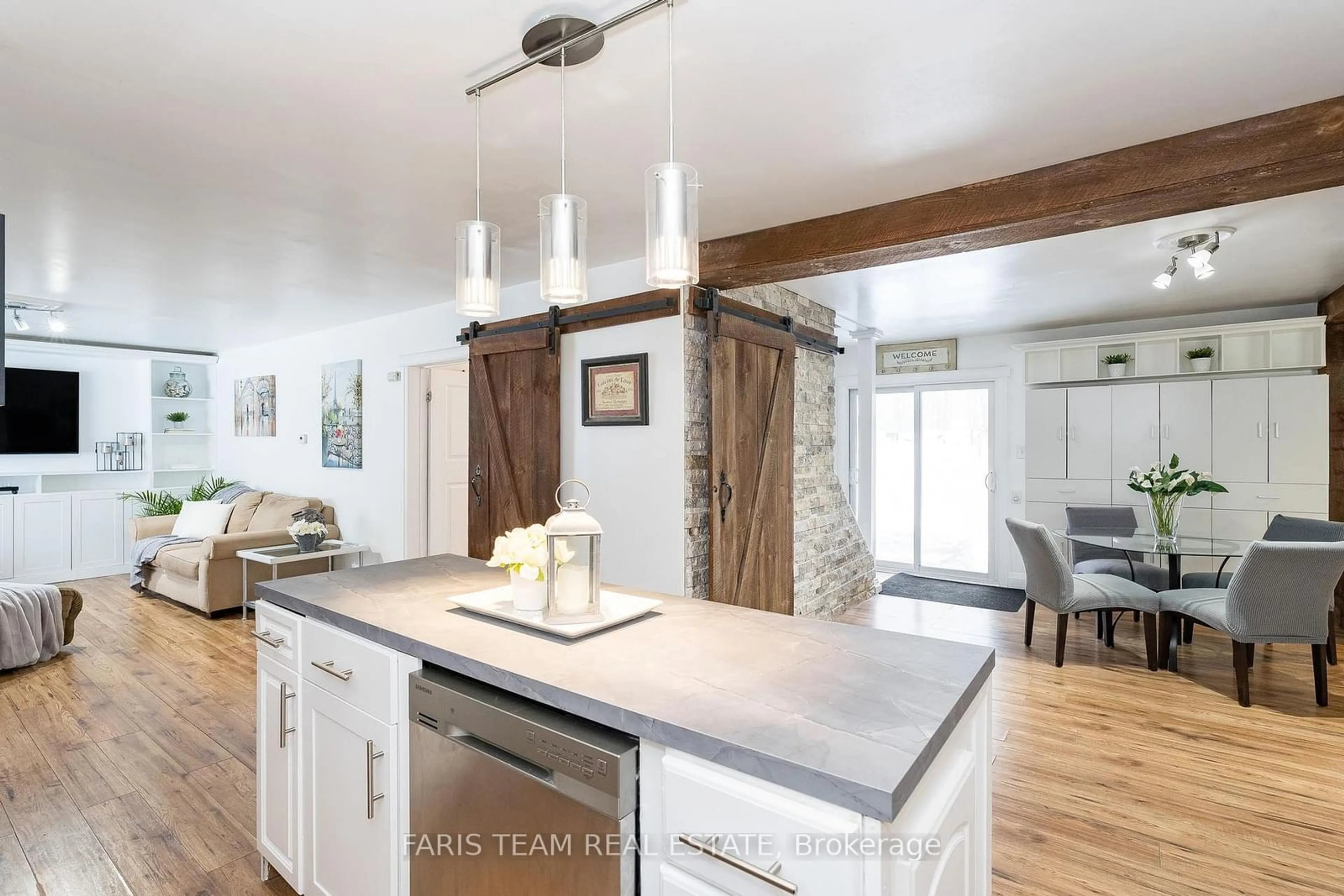 Open concept kitchen, unknown for 1188 Everton Rd, Midland Ontario L4R 5J2