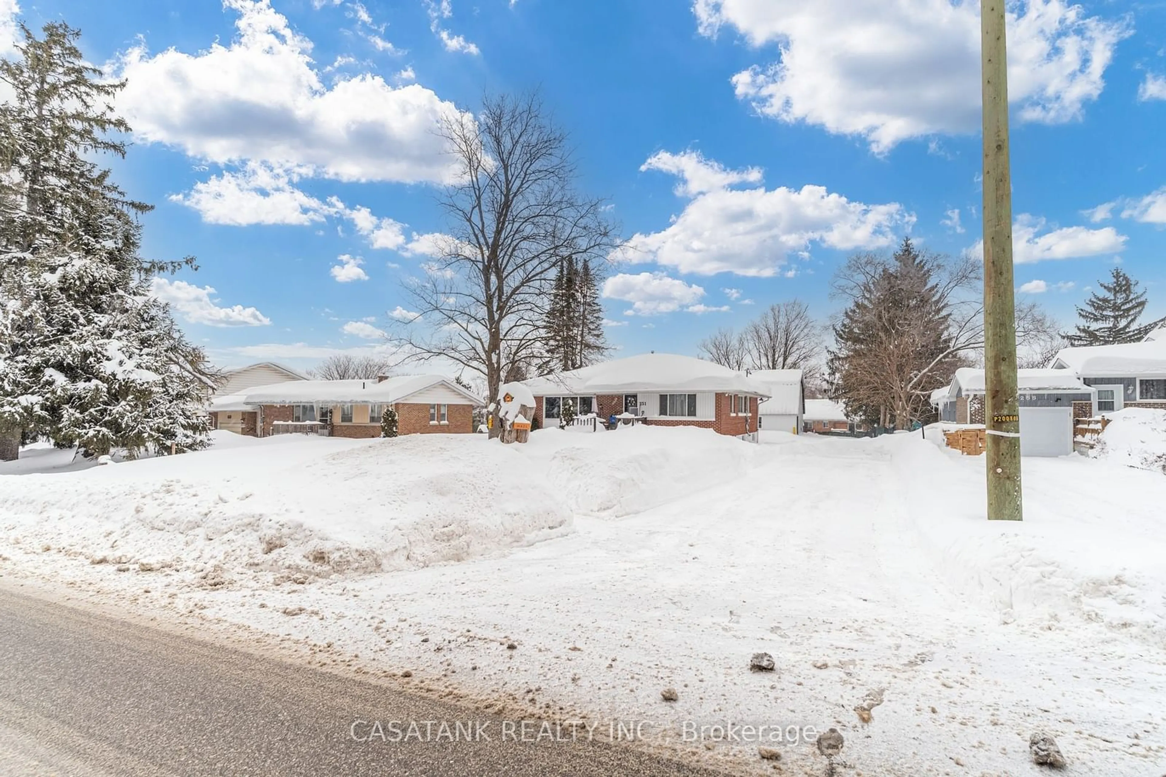 A pic from outside/outdoor area/front of a property/back of a property/a pic from drone, unknown for 251 Huronia Rd, Barrie Ontario L4N 4G2