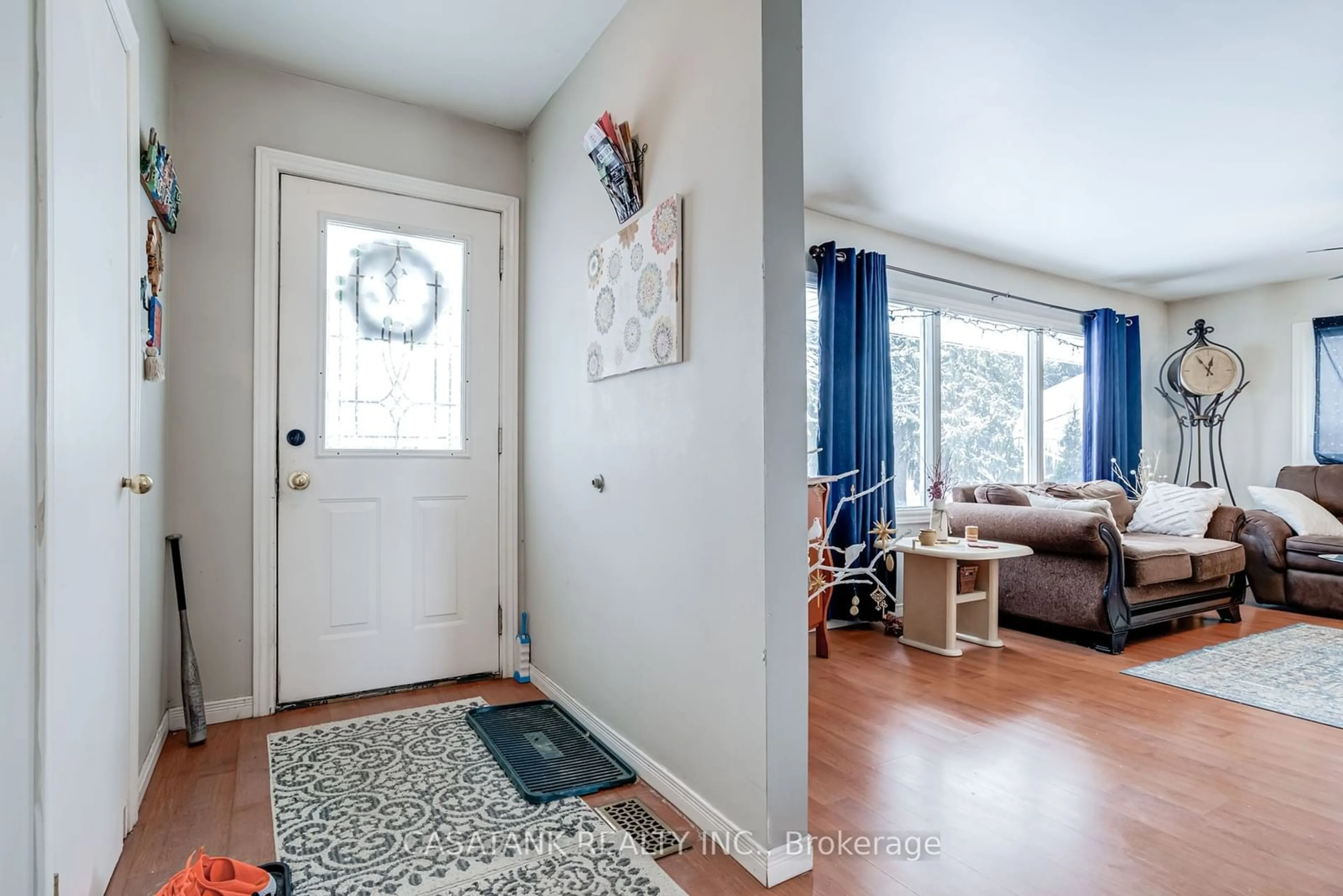 Indoor entryway for 251 Huronia Rd, Barrie Ontario L4N 4G2