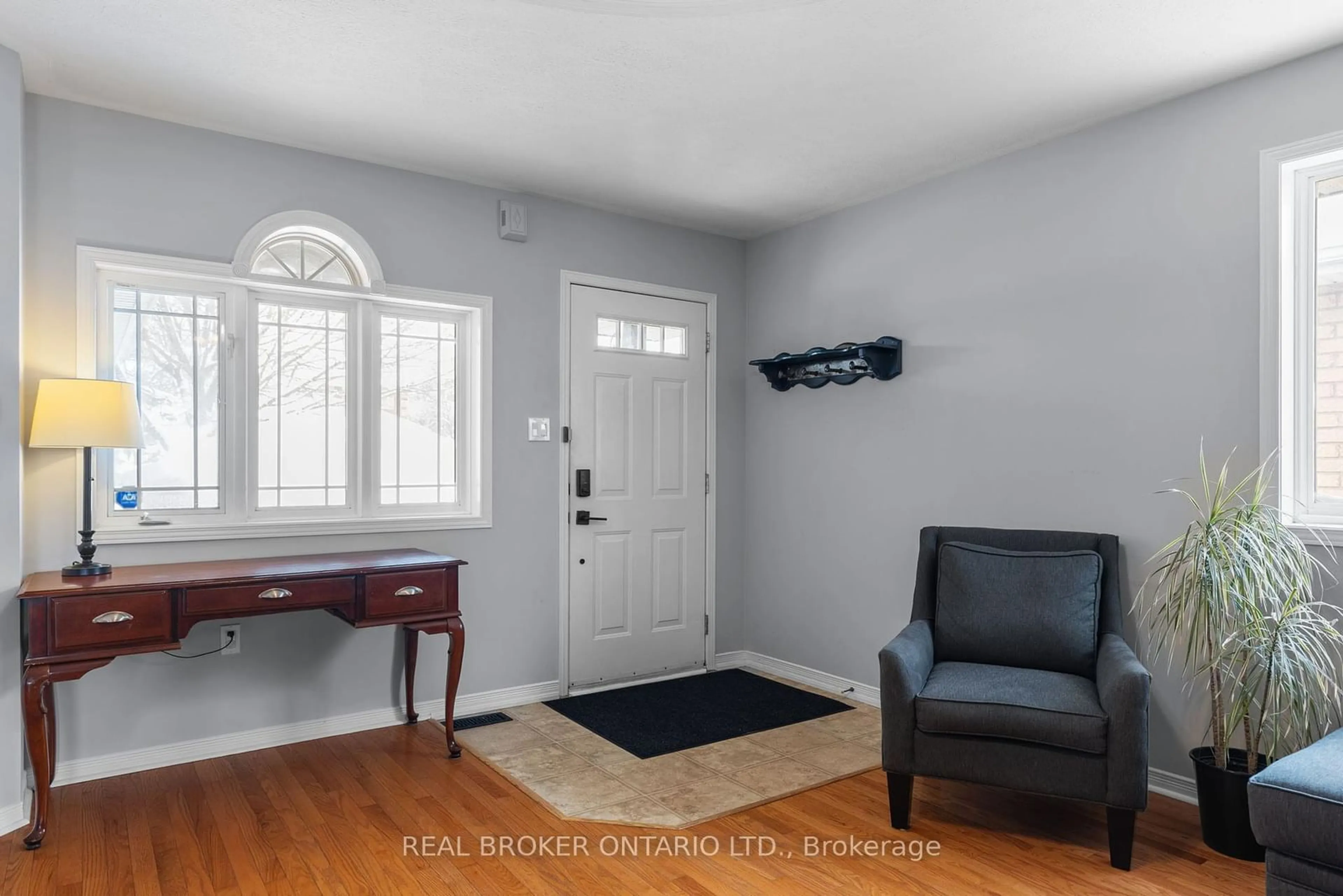 Indoor entryway for 67 Vanessa Dr, Orillia Ontario L3V 7W9