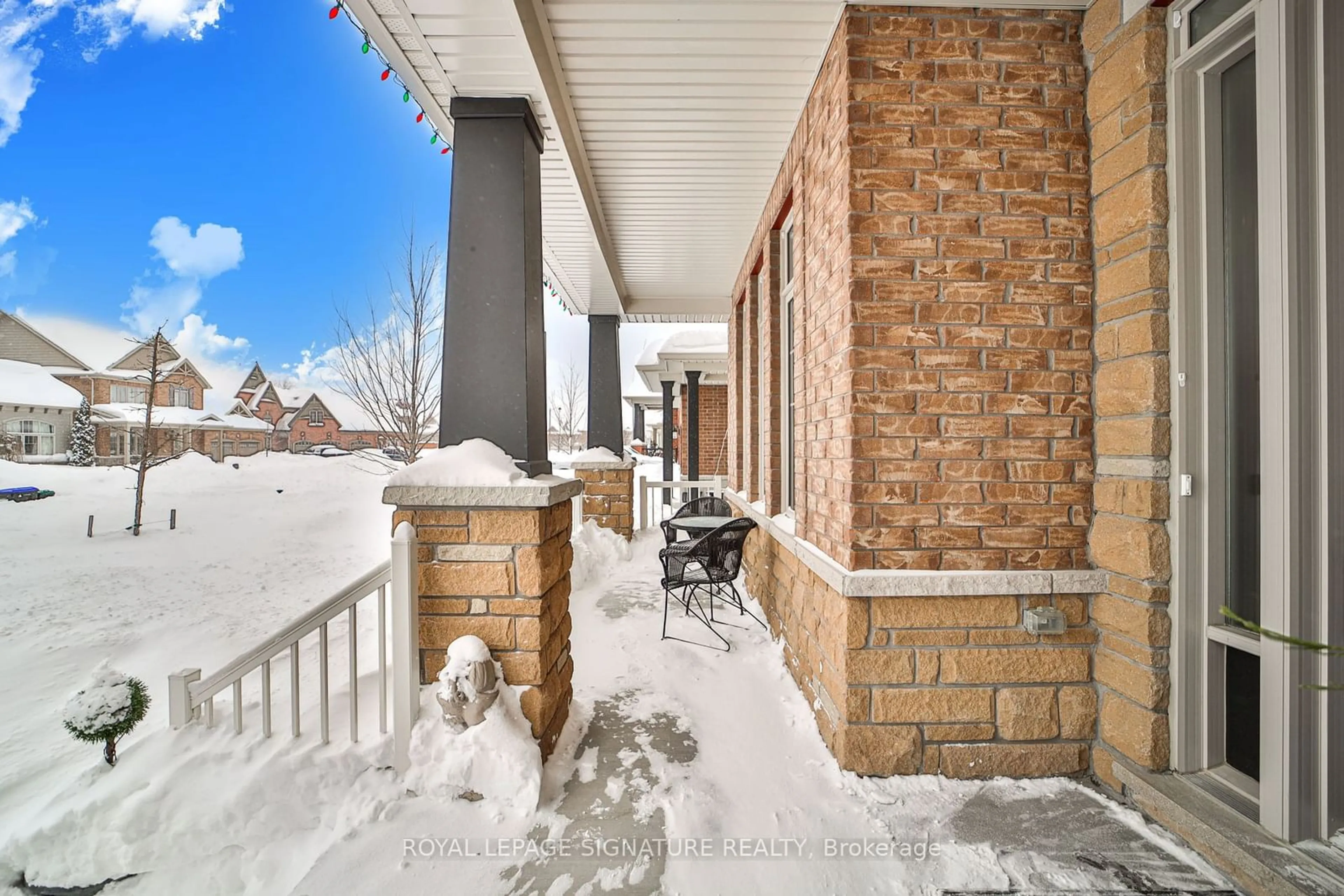 Patio, street for 27 Moreau Way, Springwater Ontario L9X 0S6