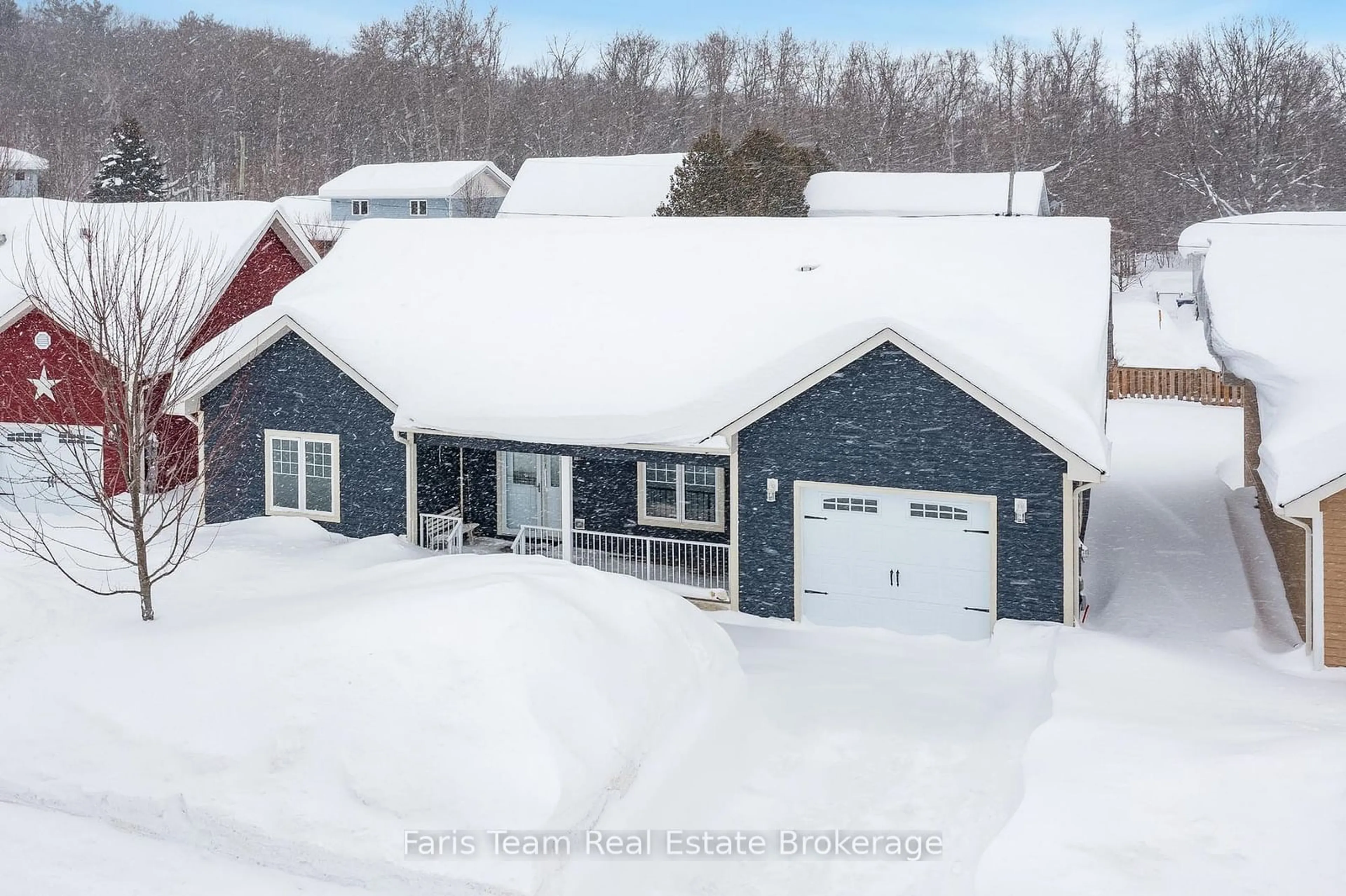 A pic from outside/outdoor area/front of a property/back of a property/a pic from drone, street for 18 Grew Cres, Penetanguishene Ontario L9M 1E7