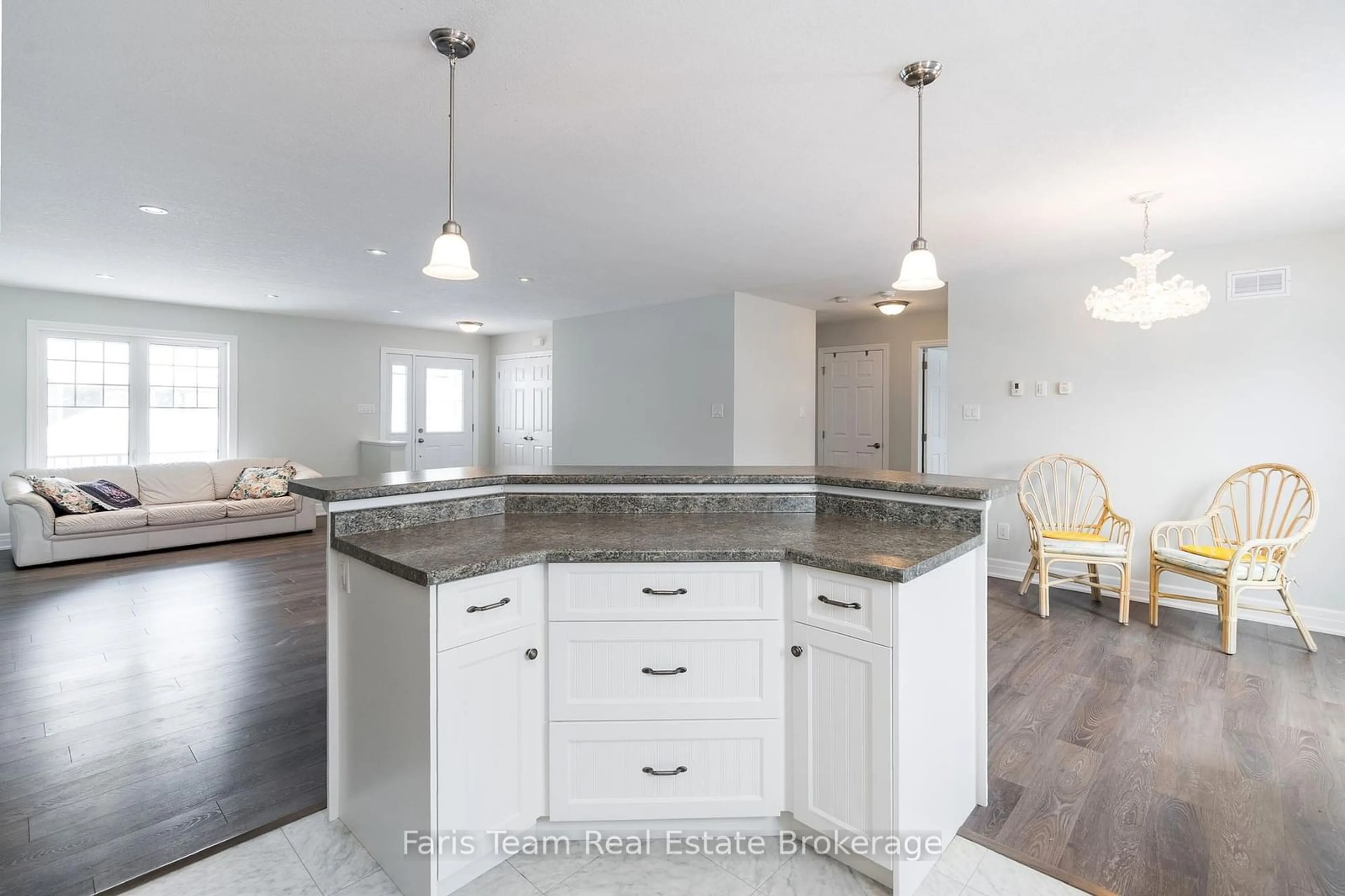 Open concept kitchen, unknown for 18 Grew Cres, Penetanguishene Ontario L9M 1E7