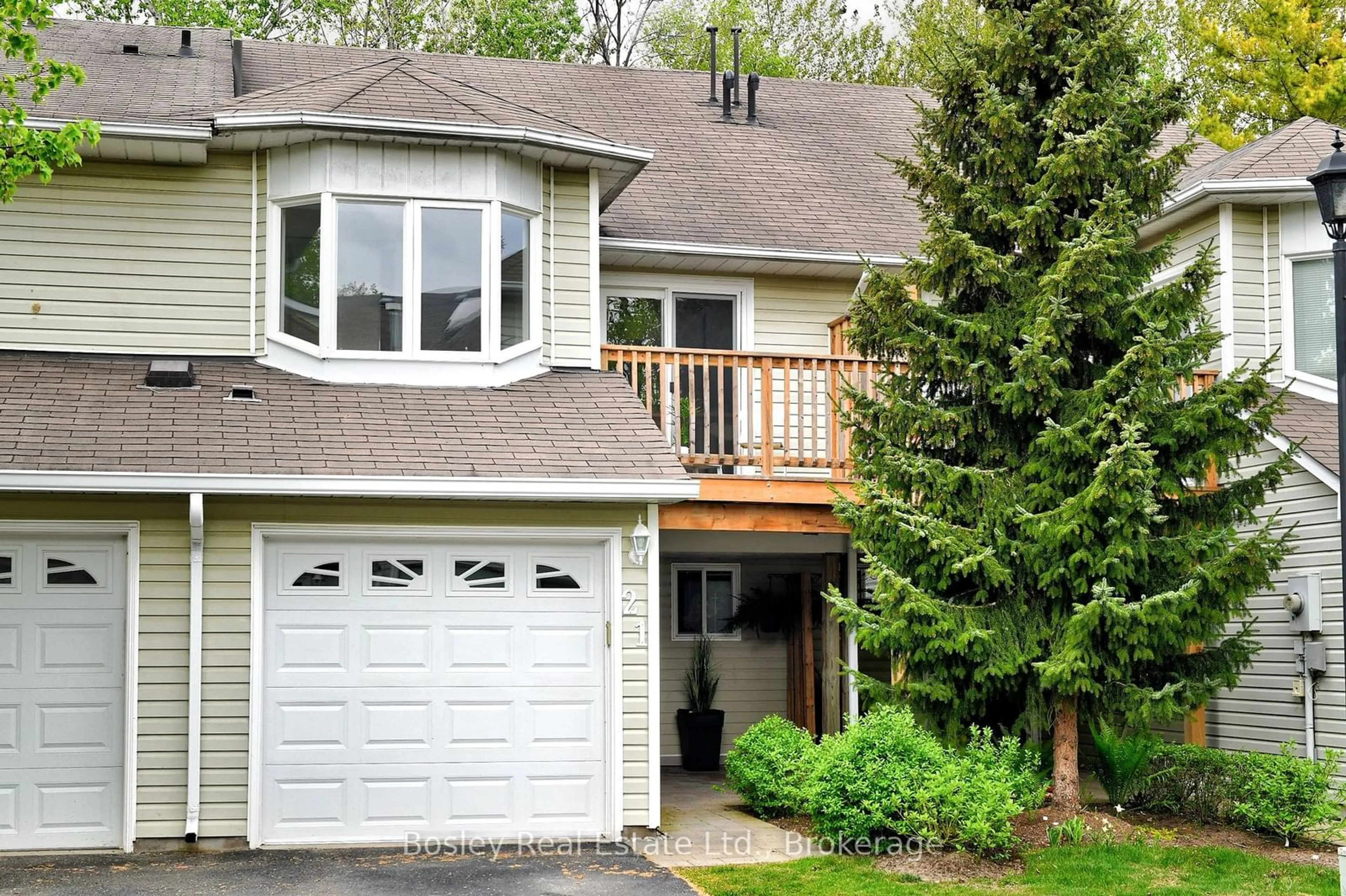 Home with vinyl exterior material, street for 21 BARKER Blvd, Collingwood Ontario L9Y 4W4