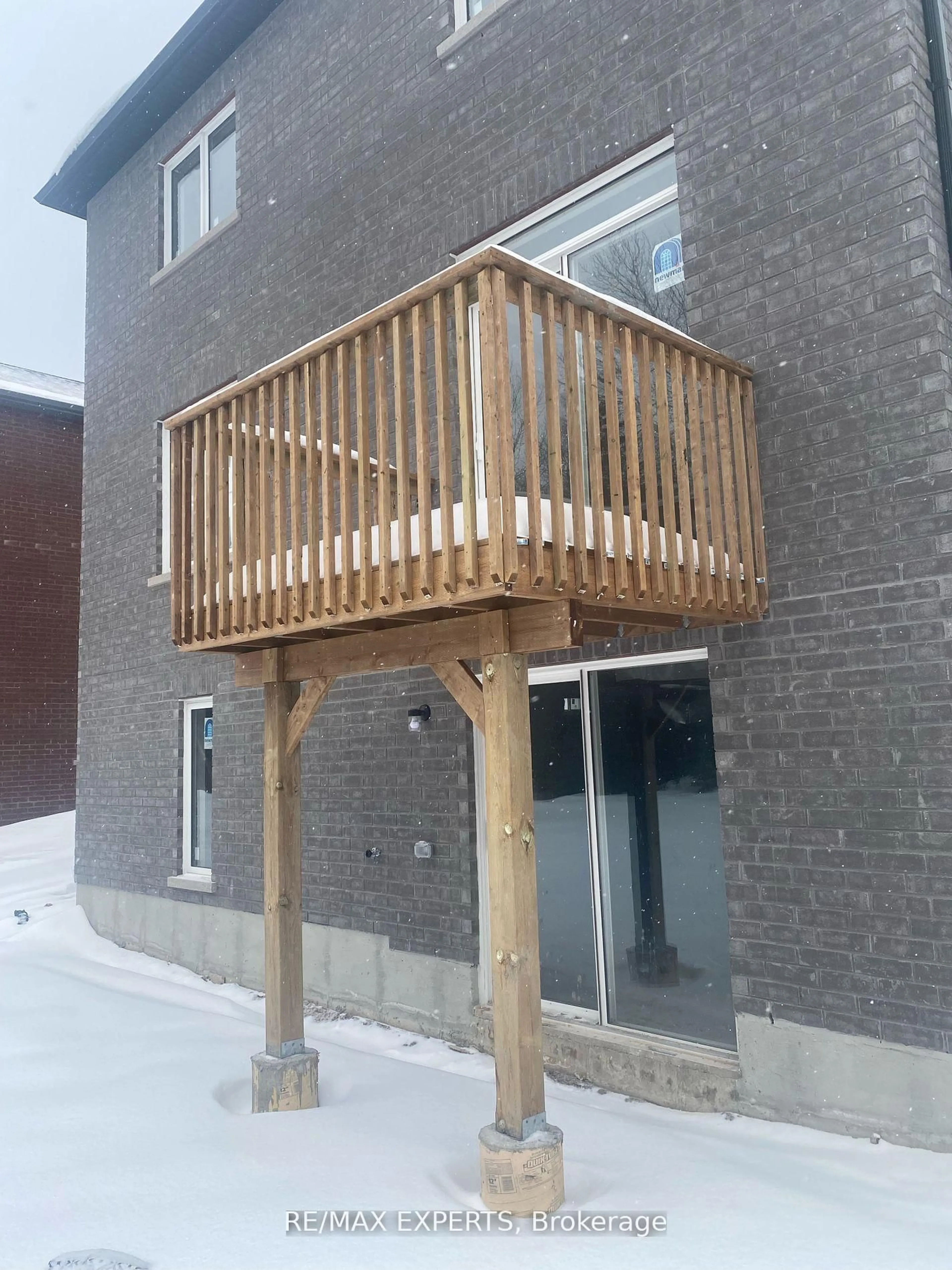 Balcony in the apartment, building for 3 Misty Ridge Rd, Wasaga Beach Ontario L0M 1S0