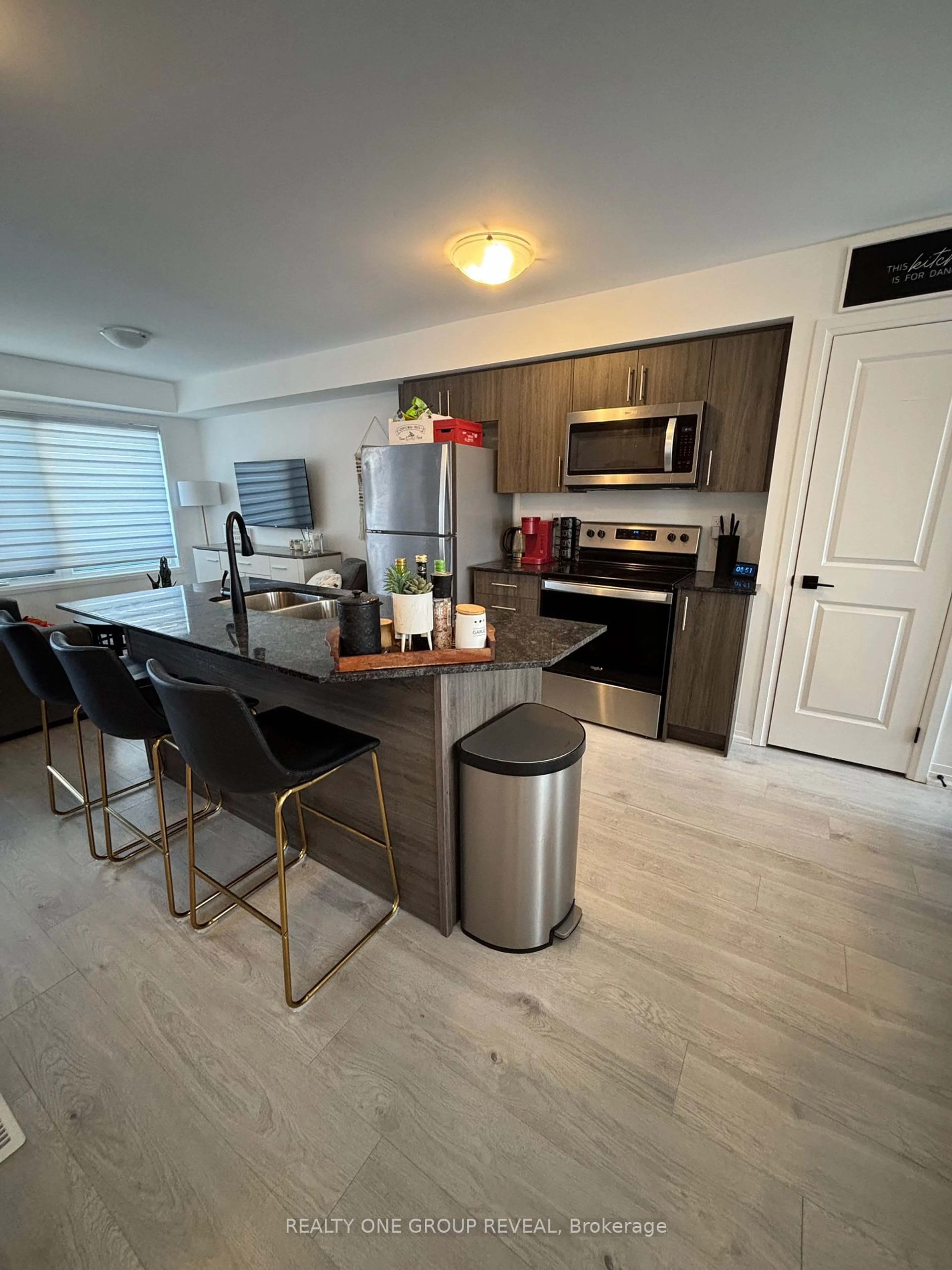 Open concept kitchen, unknown for 67 Fairlane Ave, Barrie Ontario L9J 0N1