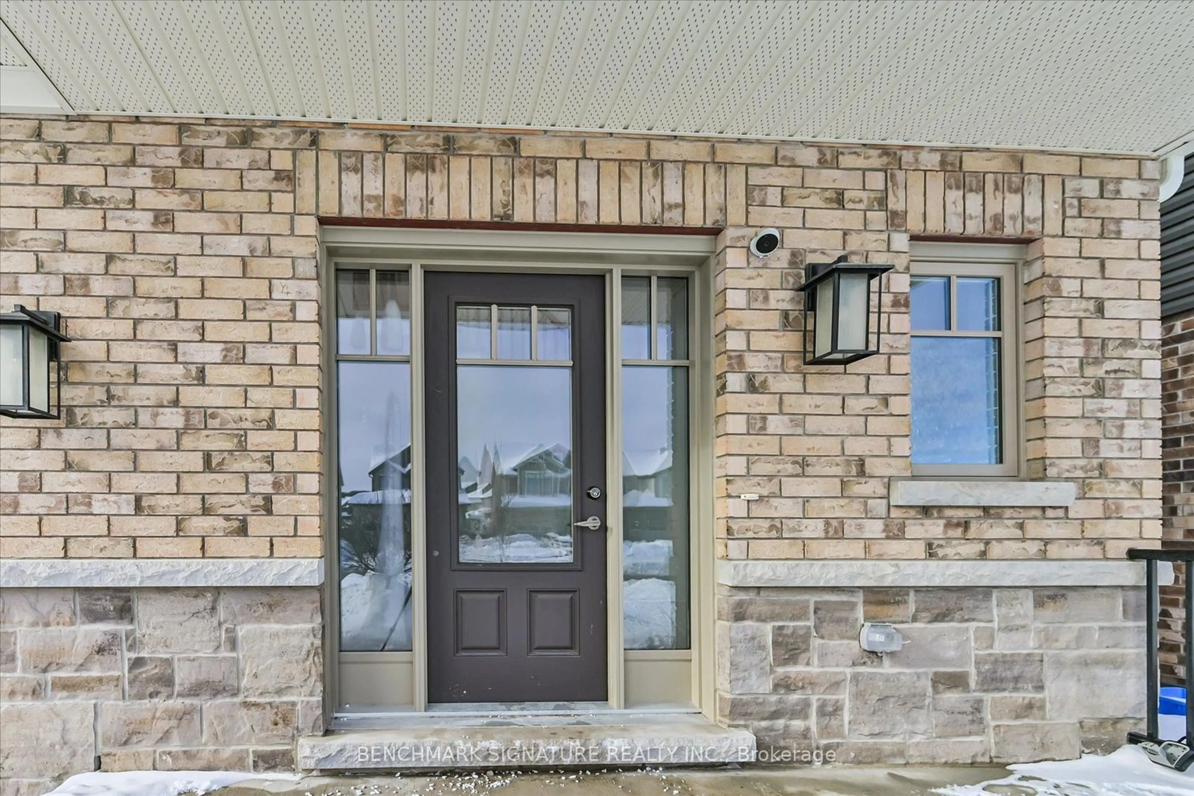 Indoor entryway for 172 Summerset Dr, Barrie Ontario L4N 6G9