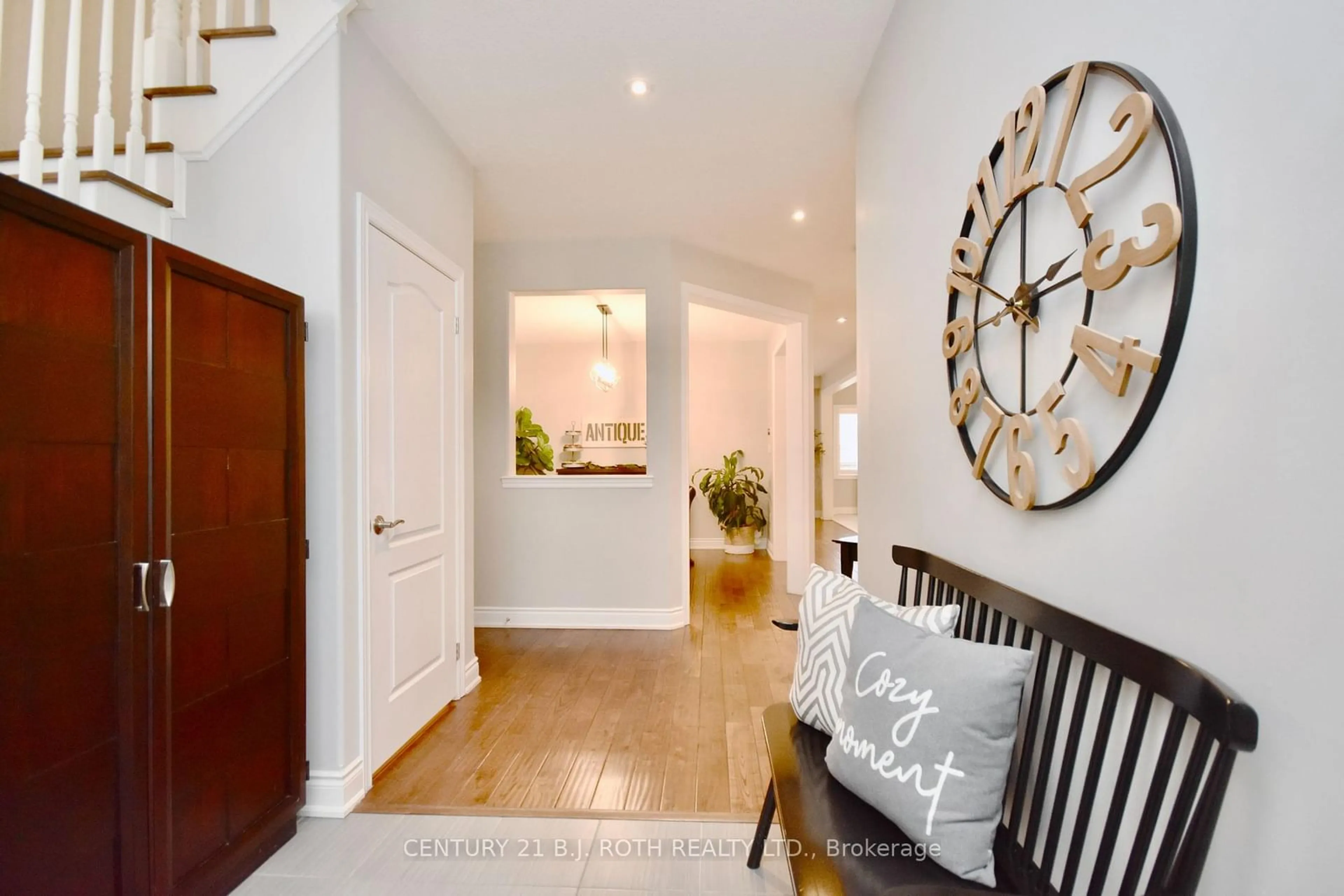 Indoor entryway for 3089 Emperor Dr, Orillia Ontario L3V 6H2