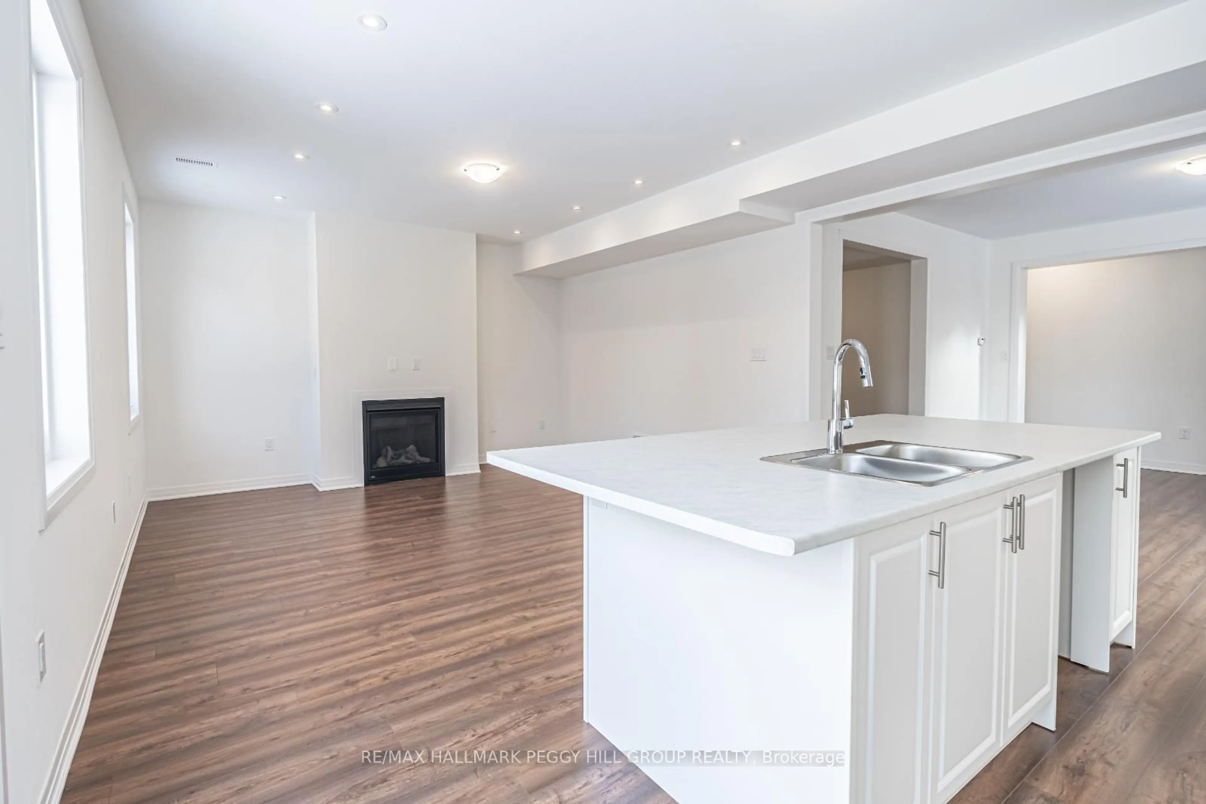 Open concept kitchen, unknown for 112 West Oak Tr, Barrie Ontario L9J 0L1