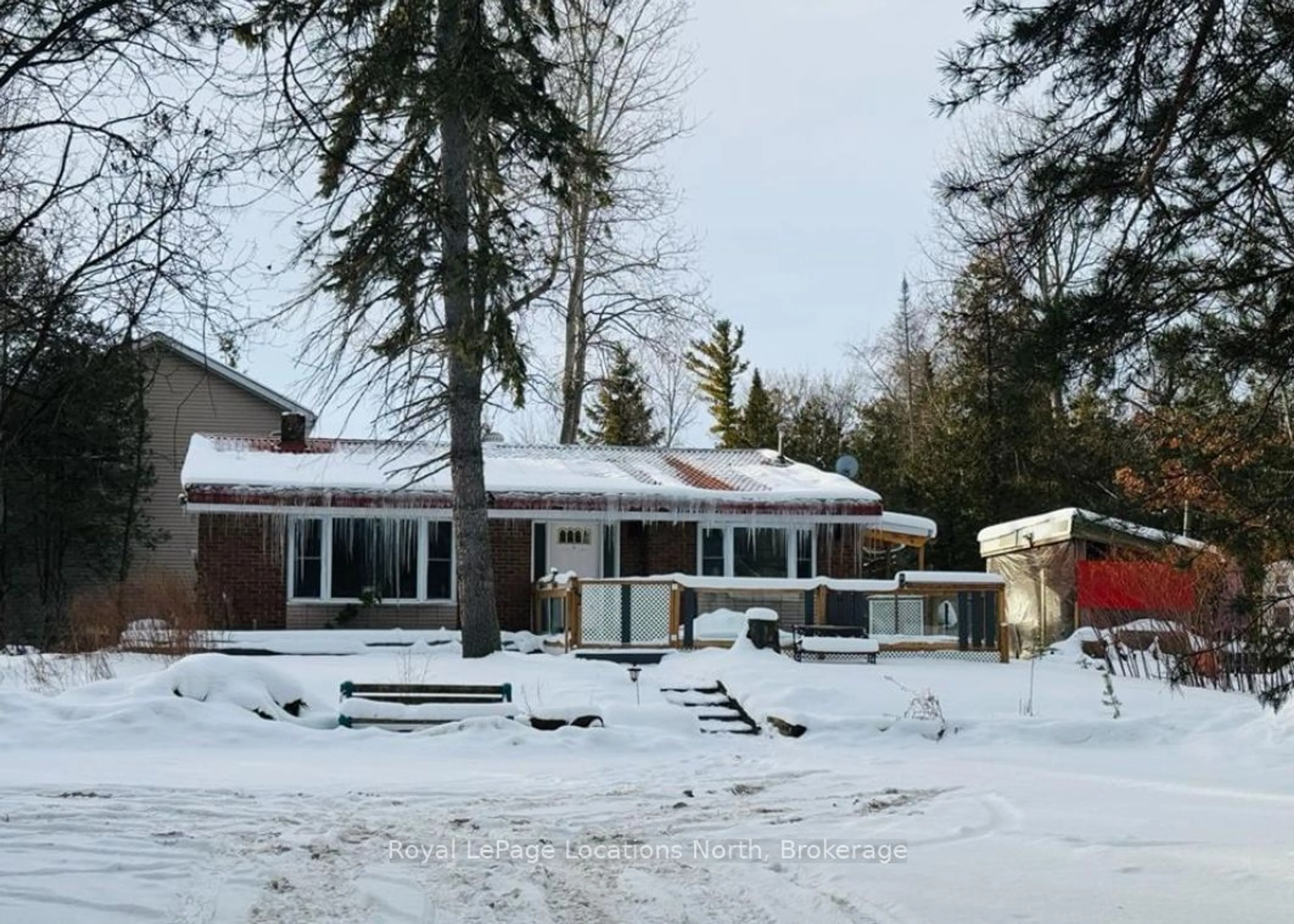 A pic from outside/outdoor area/front of a property/back of a property/a pic from drone, street for 8717 Beachwood Rd, Wasaga Beach Ontario L9Z 2G5