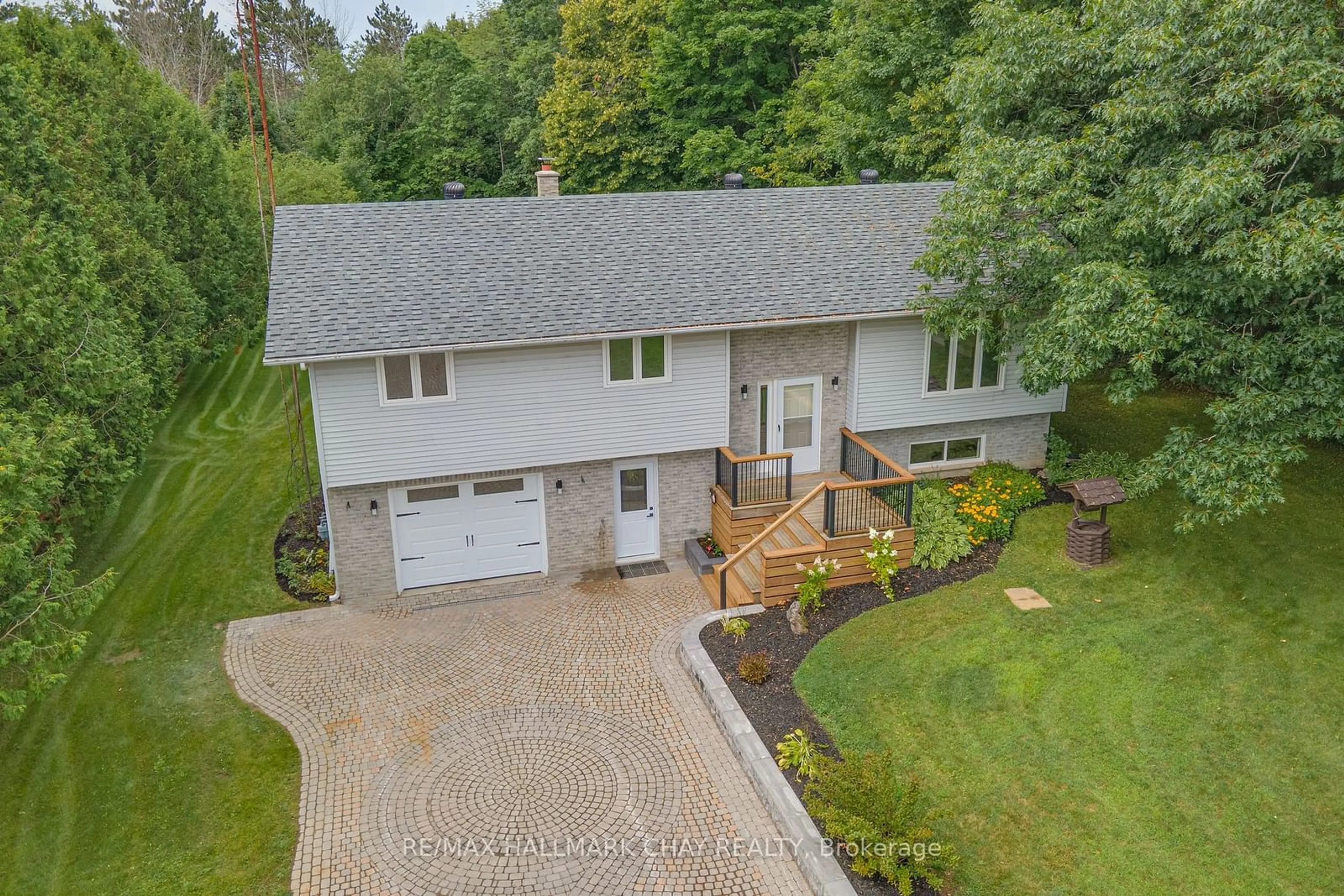 A pic from outside/outdoor area/front of a property/back of a property/a pic from drone, unknown for 622 Scarlett Line, Springwater Ontario L0L 1V0