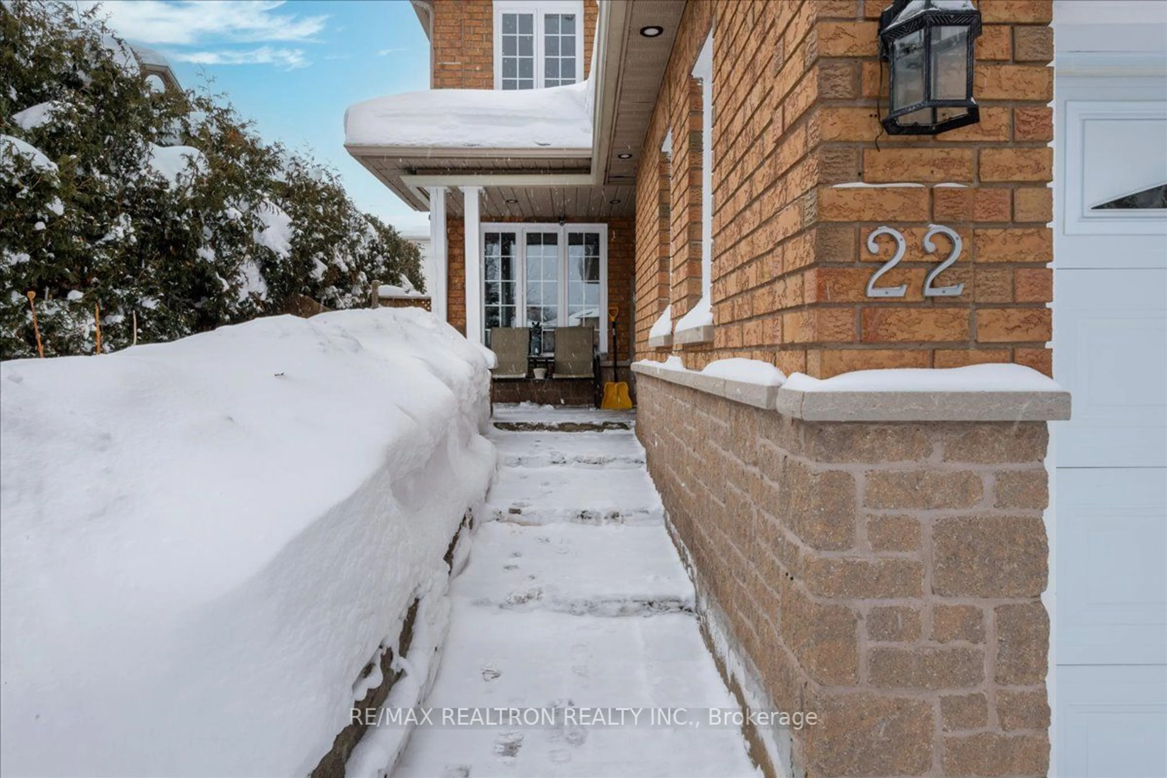 Unknown for 22 Hemlock Crt, Barrie Ontario L4N 9N5