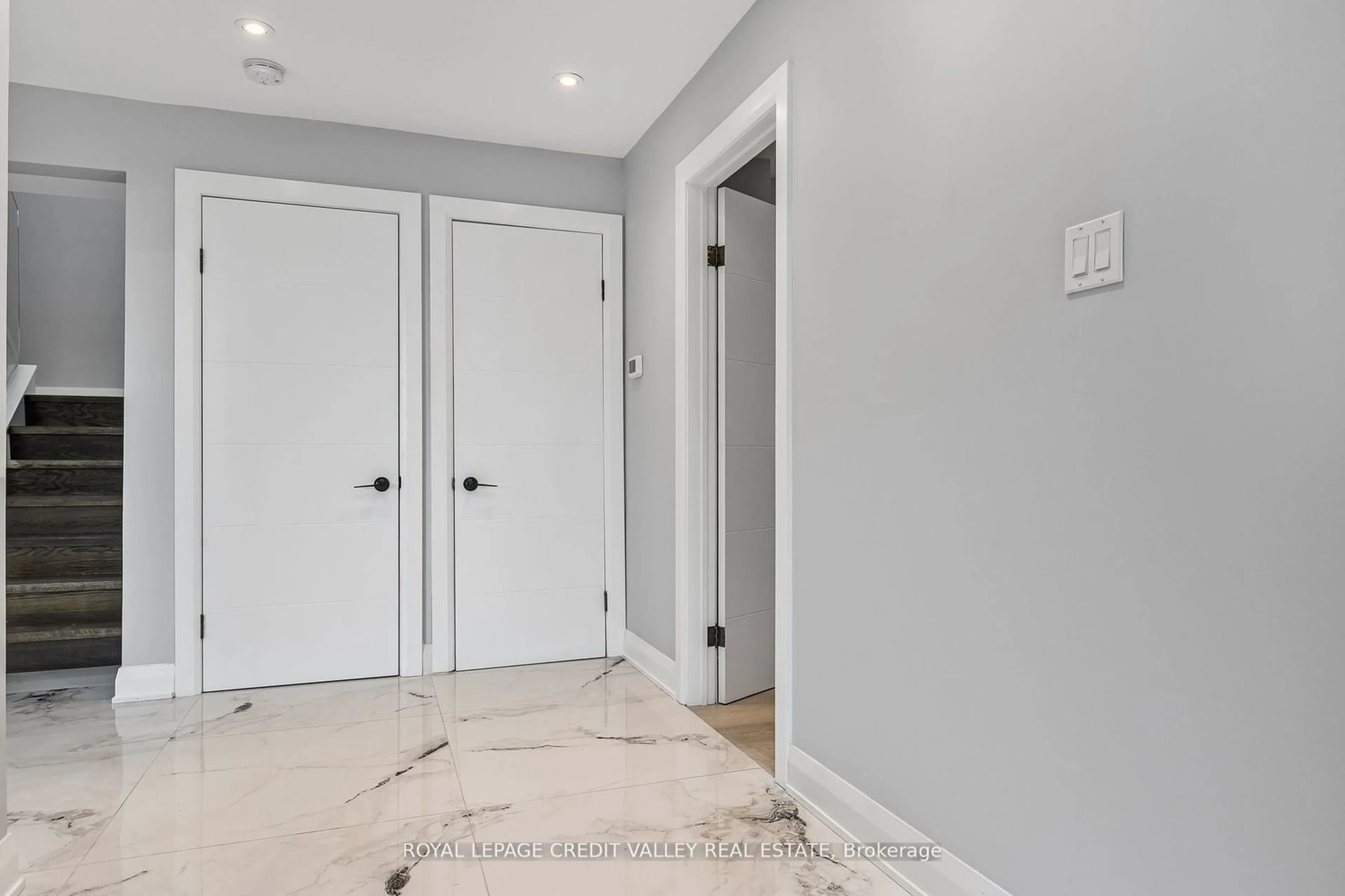 Indoor entryway for 3780 George Johnston Rd, Springwater Ontario L4M 4S4