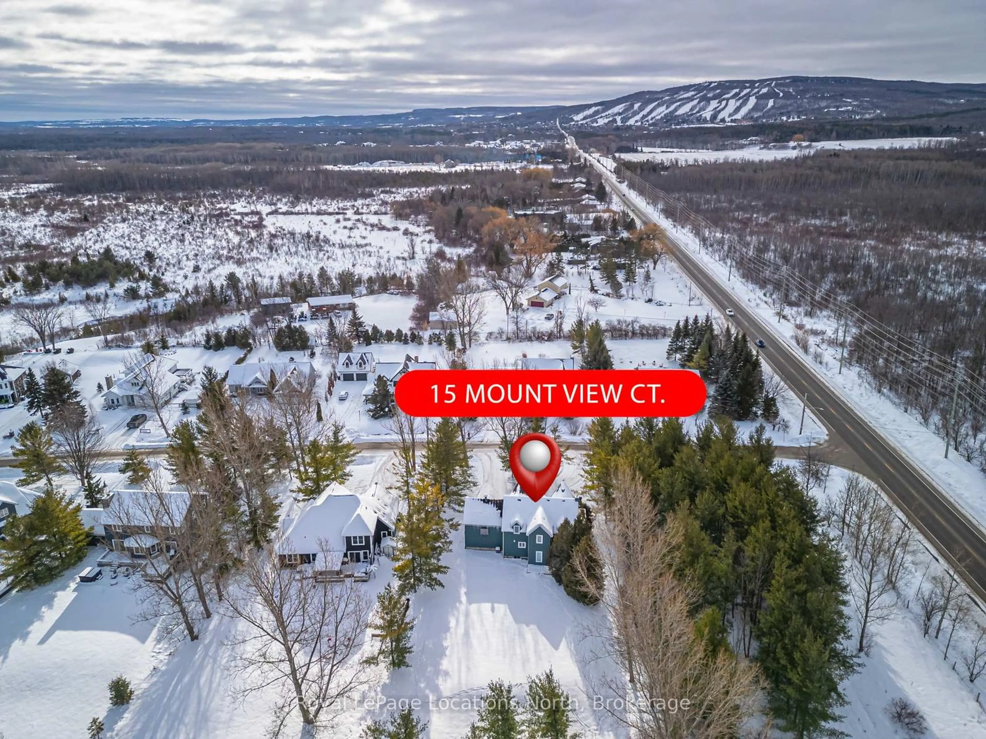 A pic from outside/outdoor area/front of a property/back of a property/a pic from drone, mountain view for 15 Mount View Crt, Collingwood Ontario L9Y 5A9