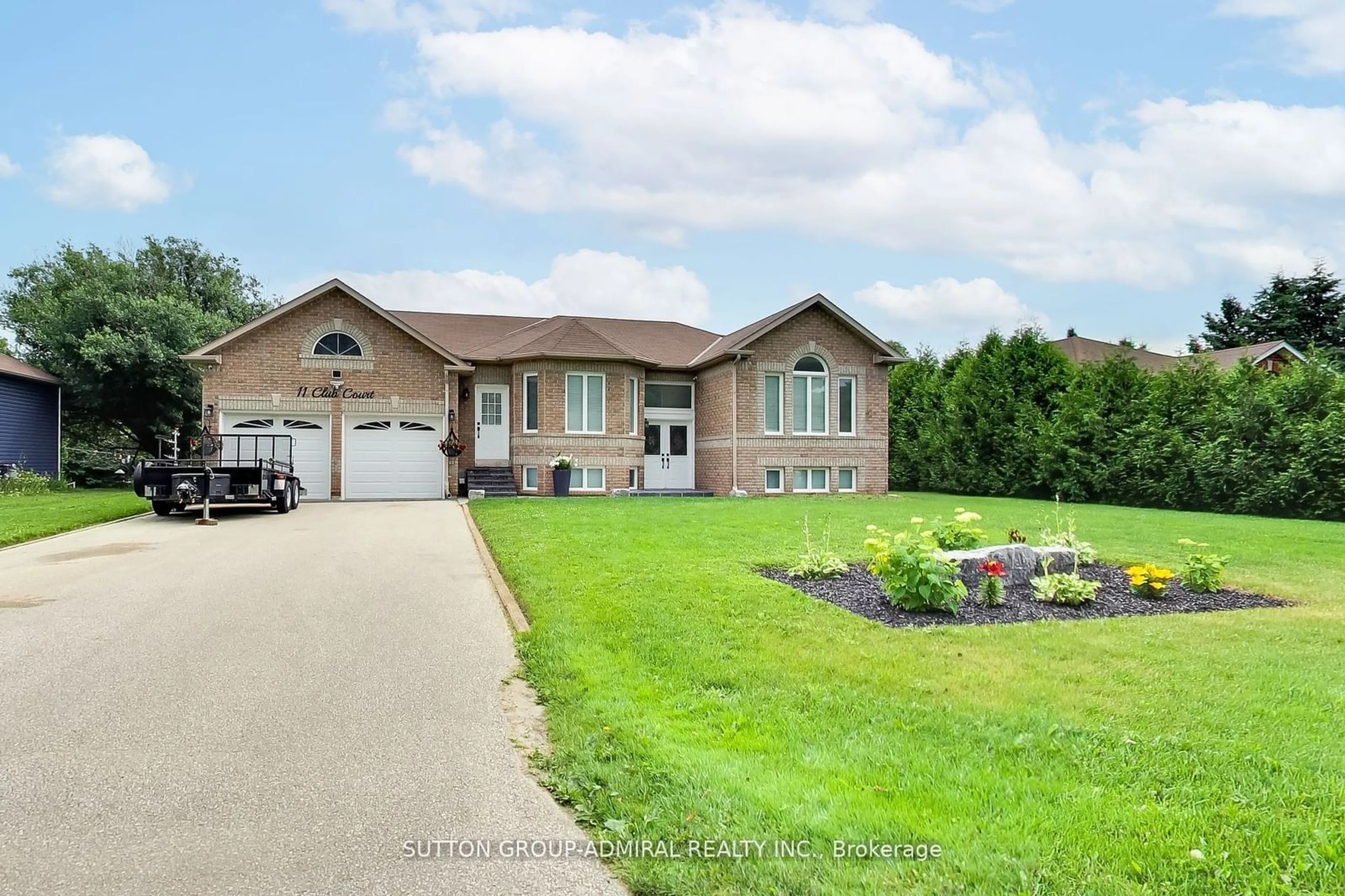 A pic from outside/outdoor area/front of a property/back of a property/a pic from drone, water/lake/river/ocean view for 11 Club Crt, Wasaga Beach Ontario L9Z 1J8