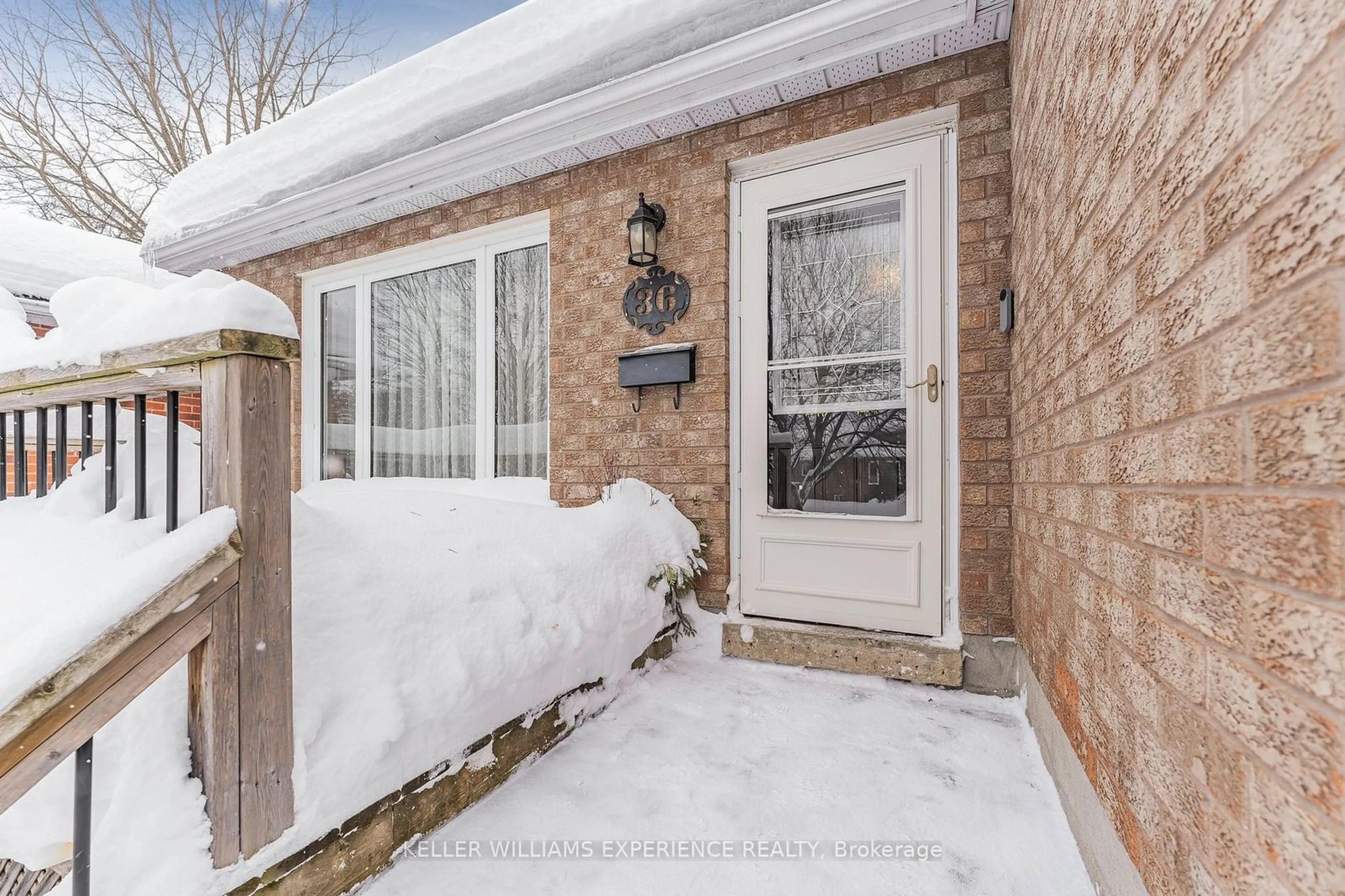 Indoor entryway for 36 ENGEL Cres, Barrie Ontario L4N 6K5