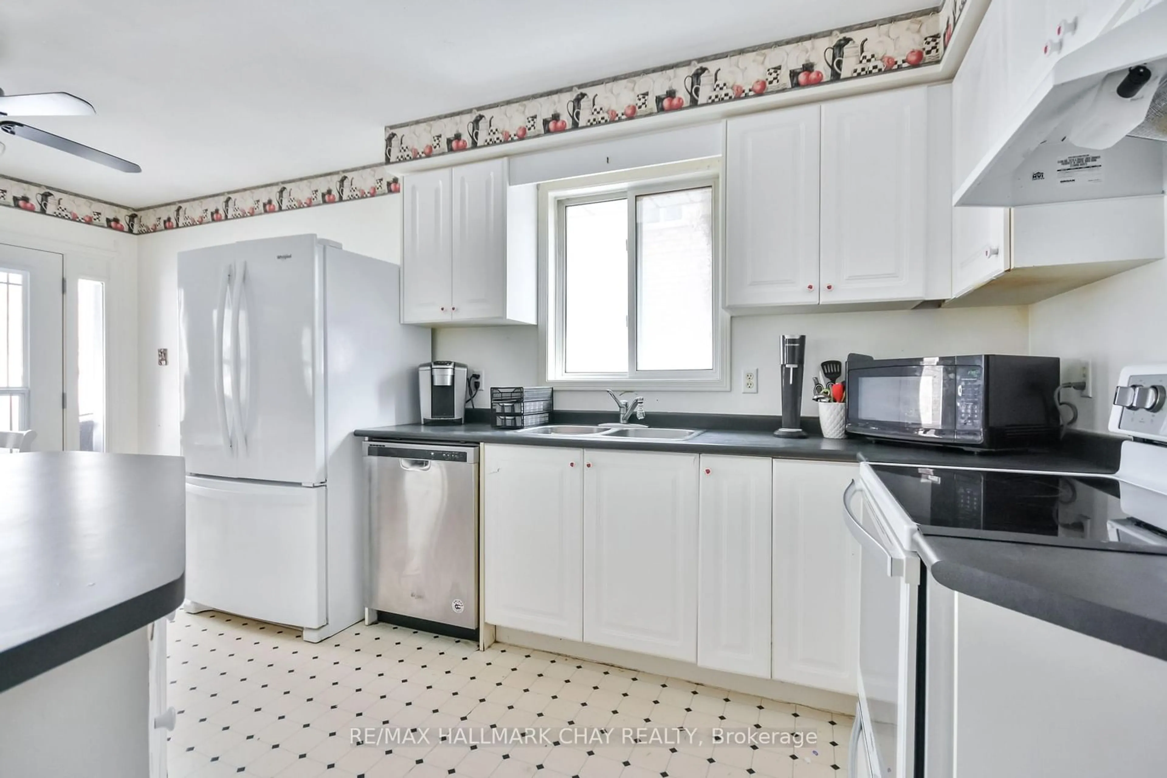 Standard kitchen, unknown for 37 Loon Ave, Barrie Ontario L4N 8W6