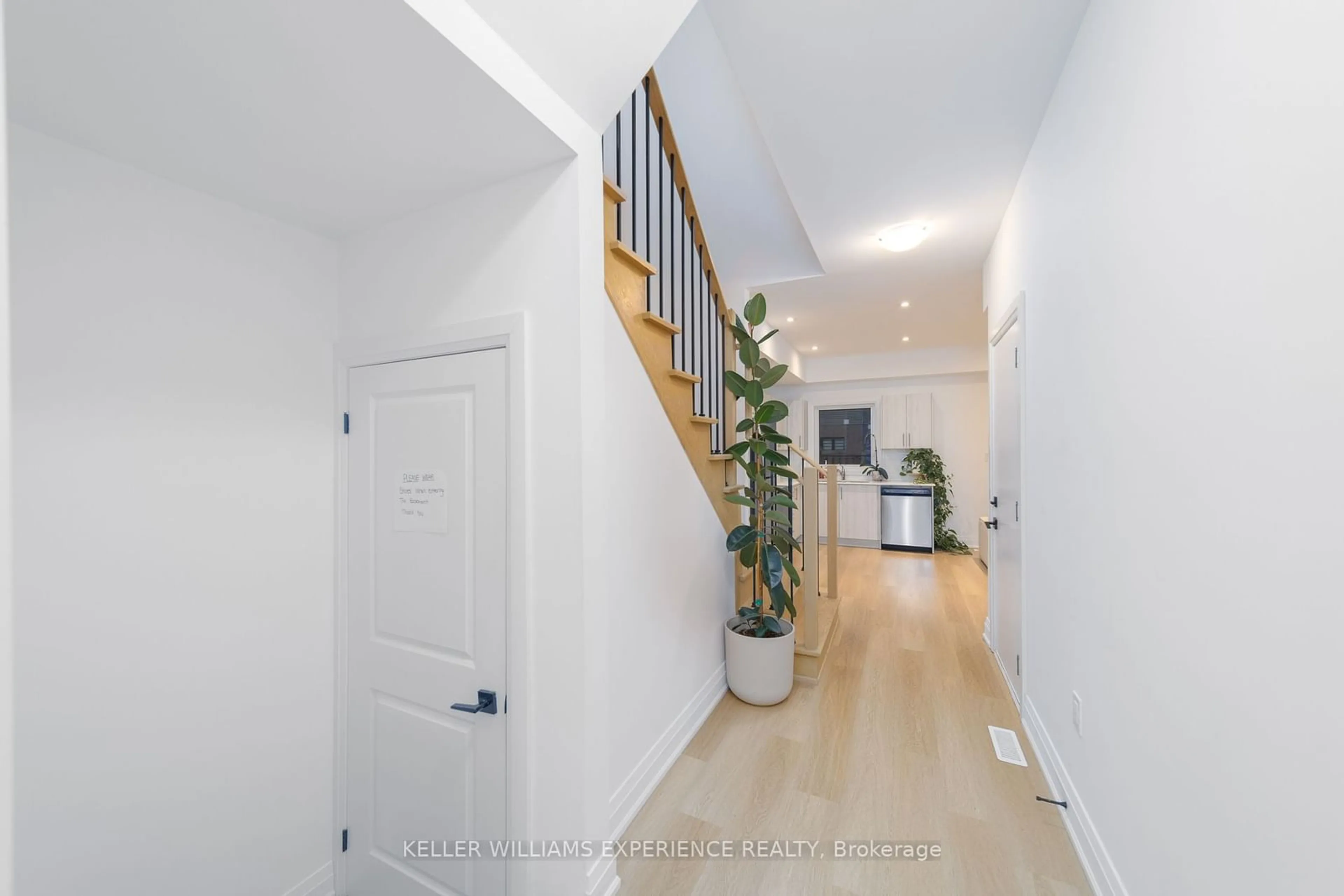 Indoor entryway for 137 Turnberry Lane, Barrie Ontario L9J 0M4