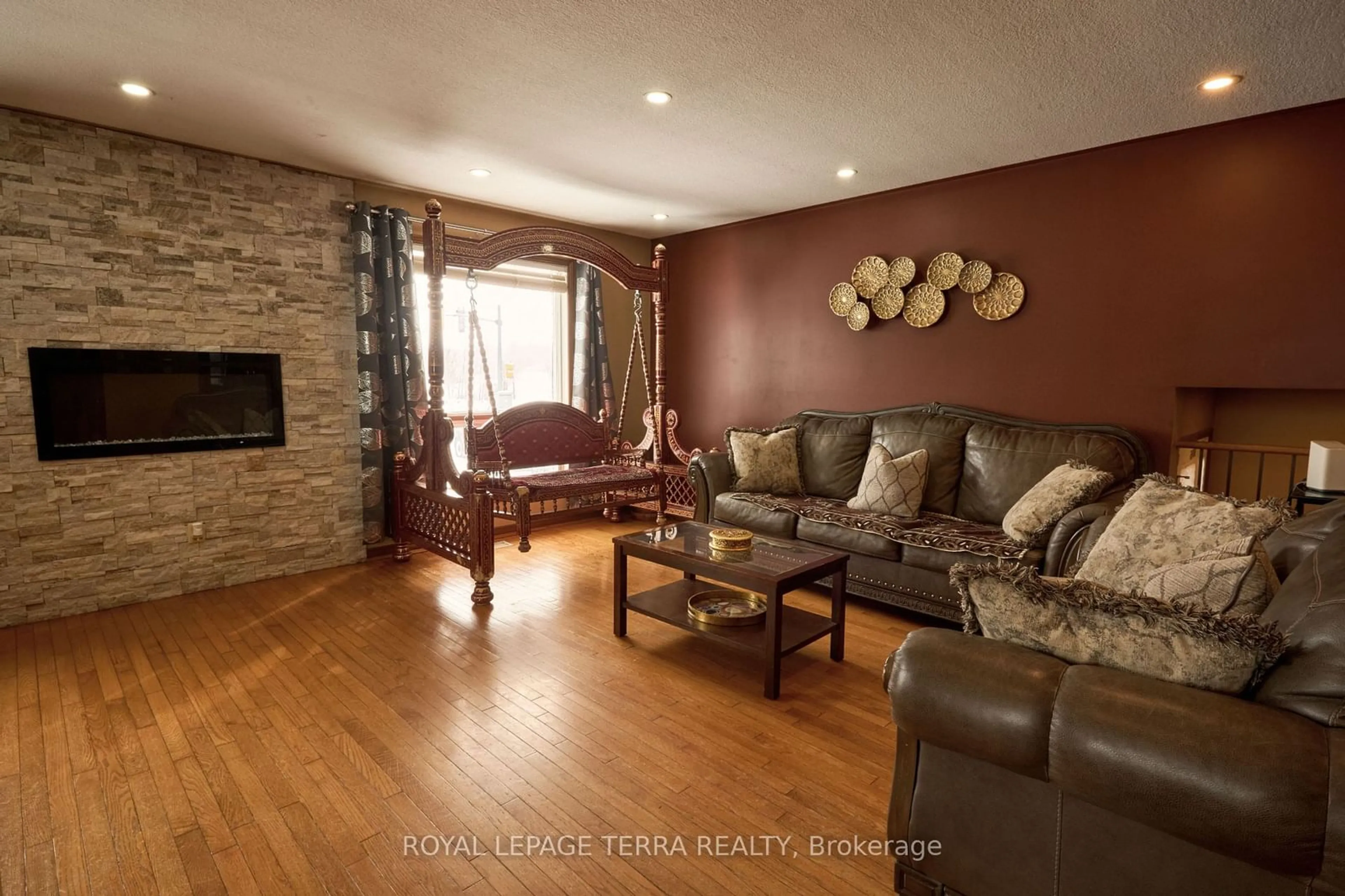 Living room with furniture, wood/laminate floor for 326 Little Ave, Barrie Ontario L4N 2Z6