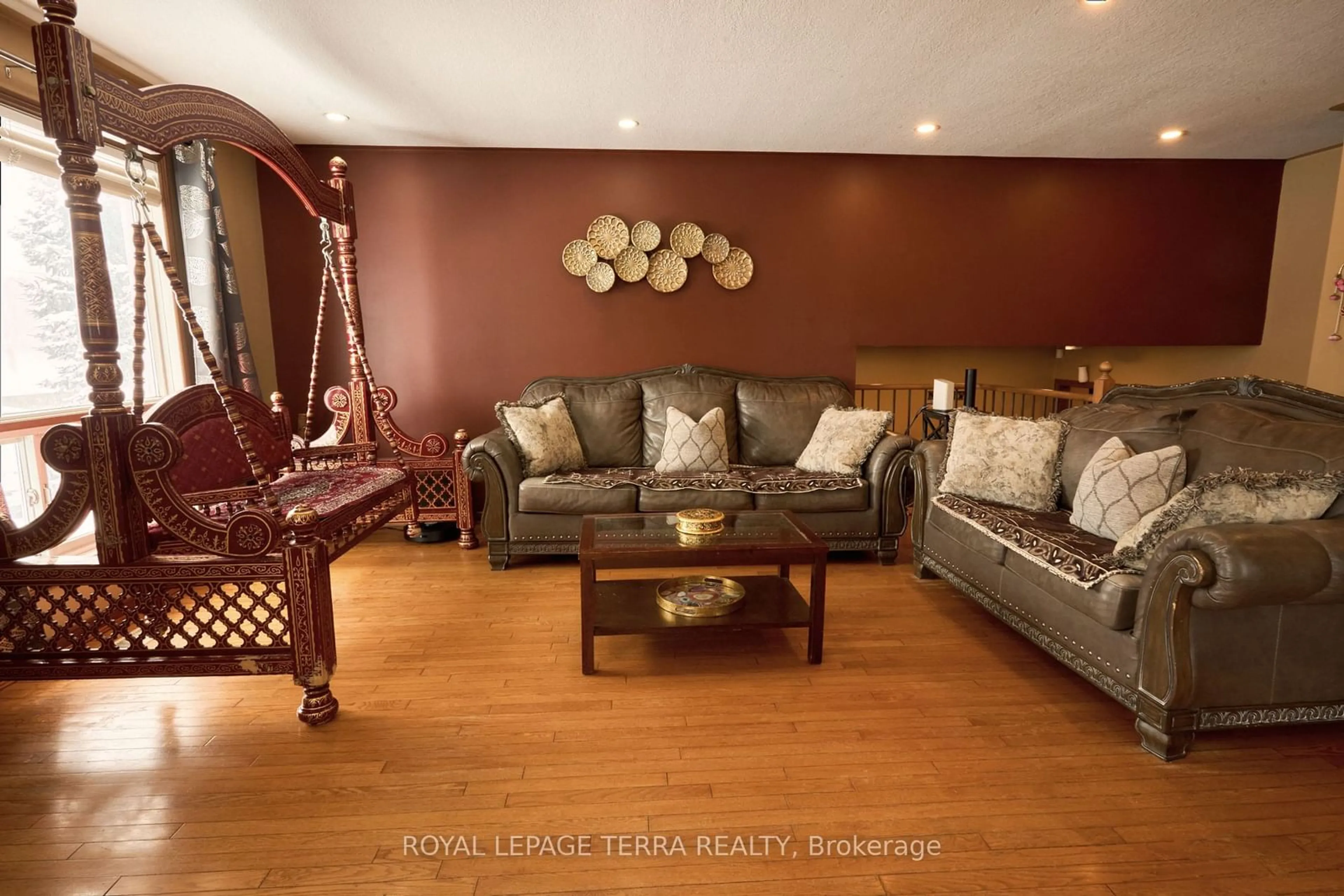 Living room with furniture, wood/laminate floor for 326 Little Ave, Barrie Ontario L4N 2Z6