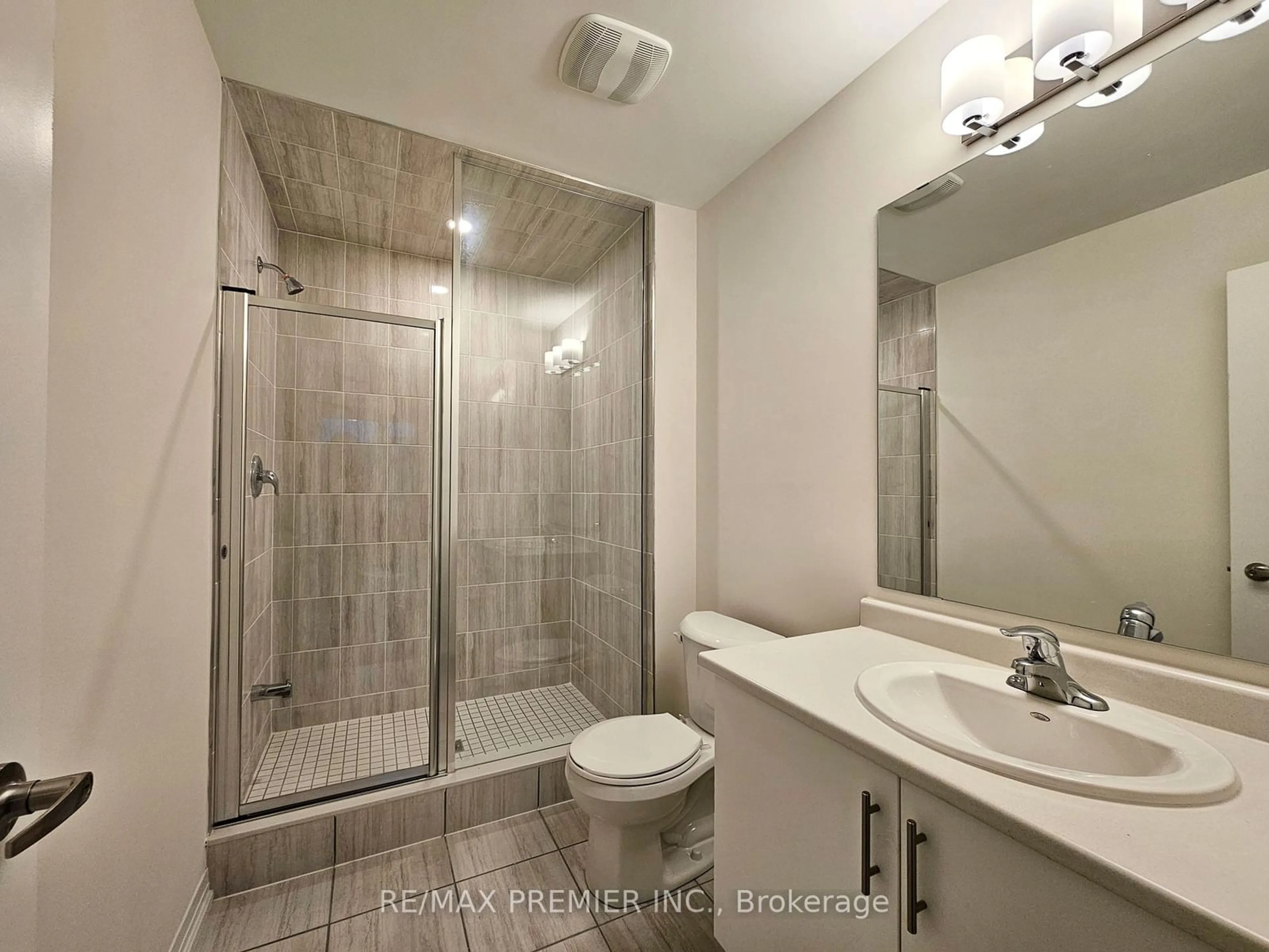 Standard bathroom, ceramic/tile floor for 16 Cherry Hill Lane, Barrie Ontario L4N 6K7