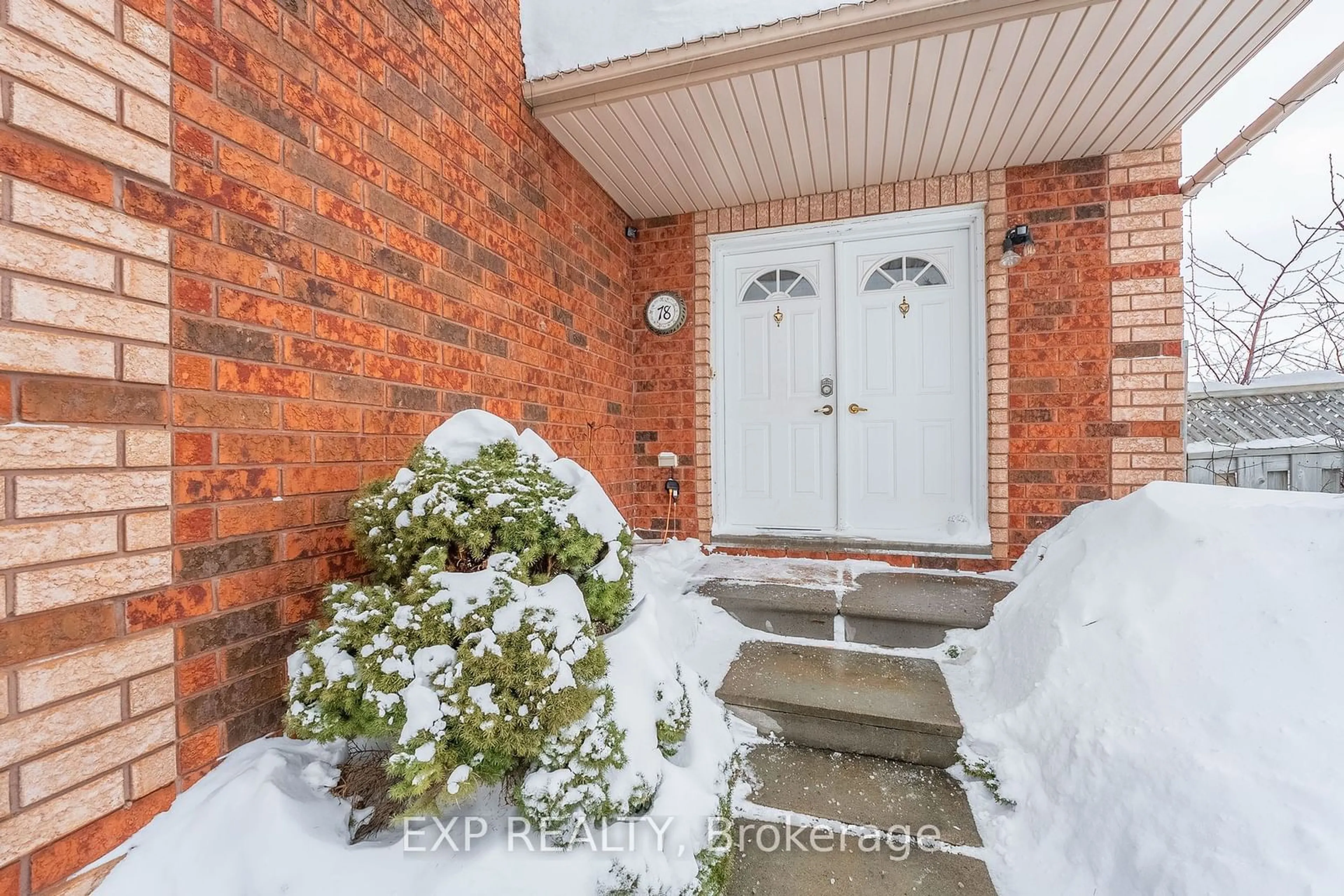 Indoor entryway for 78 Clute Cres, Barrie Ontario L4N 8S6