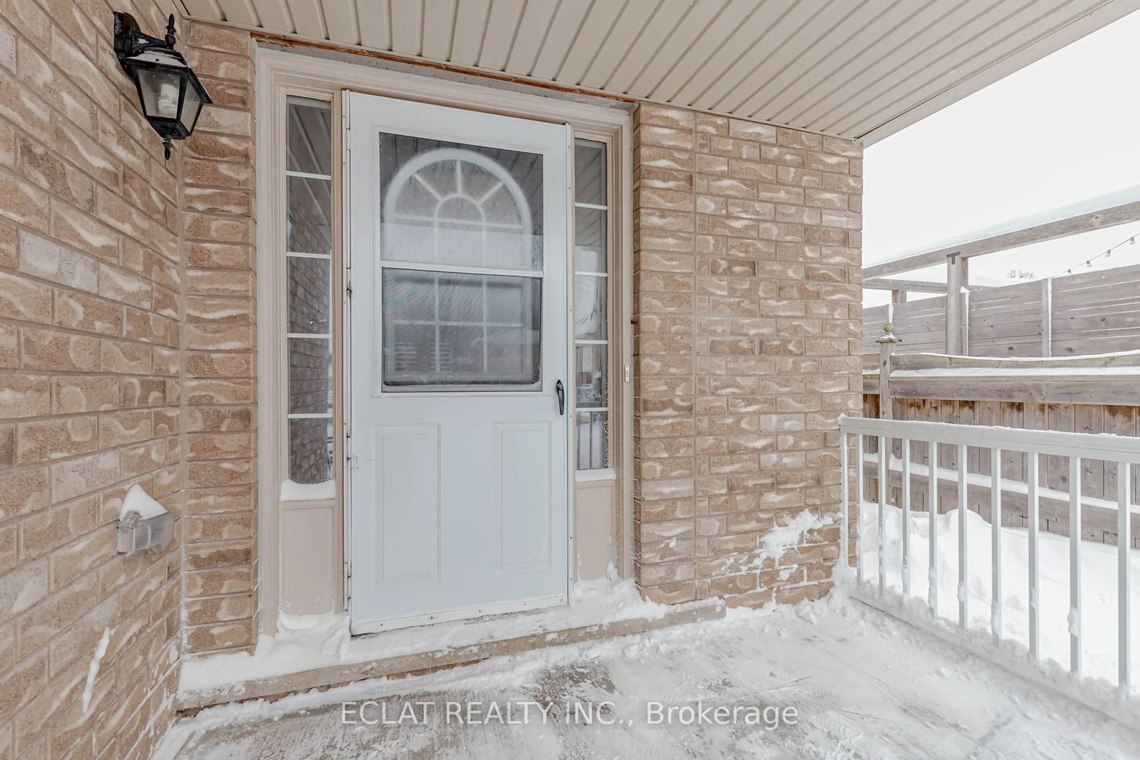 Indoor entryway for 12 Lancaster Crt, Barrie Ontario L4M 0G1