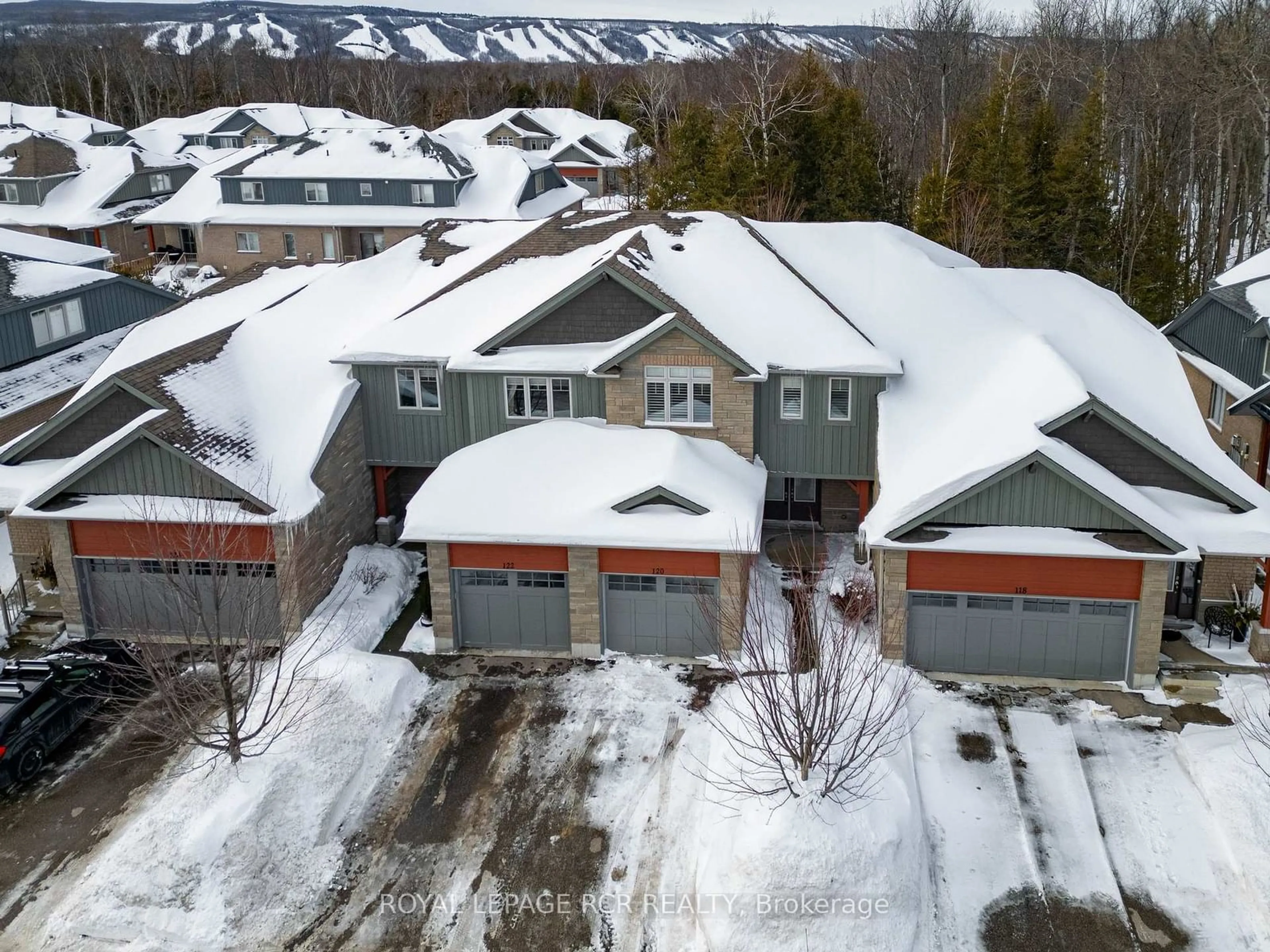 A pic from outside/outdoor area/front of a property/back of a property/a pic from drone, mountain view for 120 Conservation Way, Collingwood Ontario L9Y 0G2