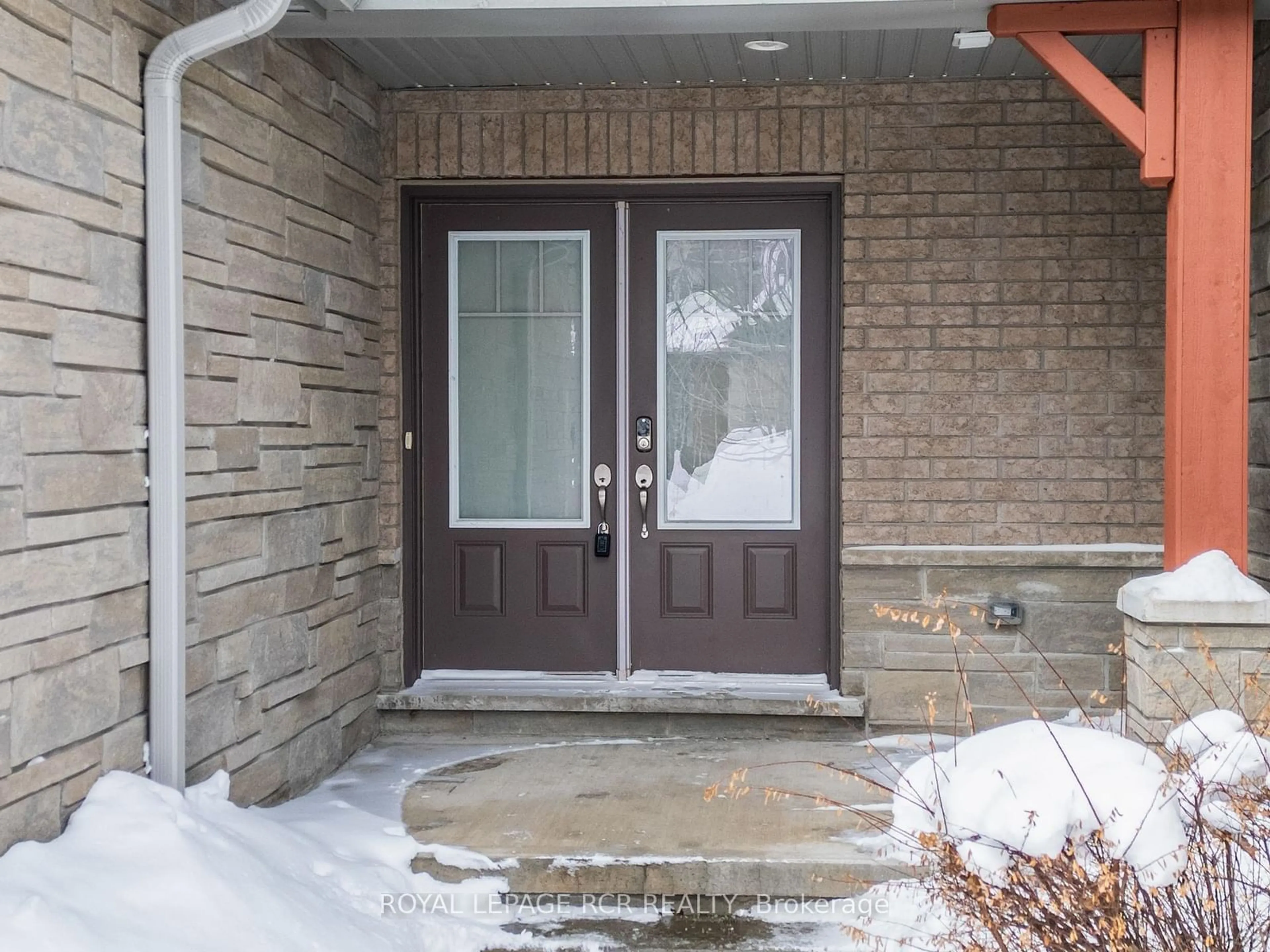 Indoor entryway for 120 Conservation Way, Collingwood Ontario L9Y 0G2