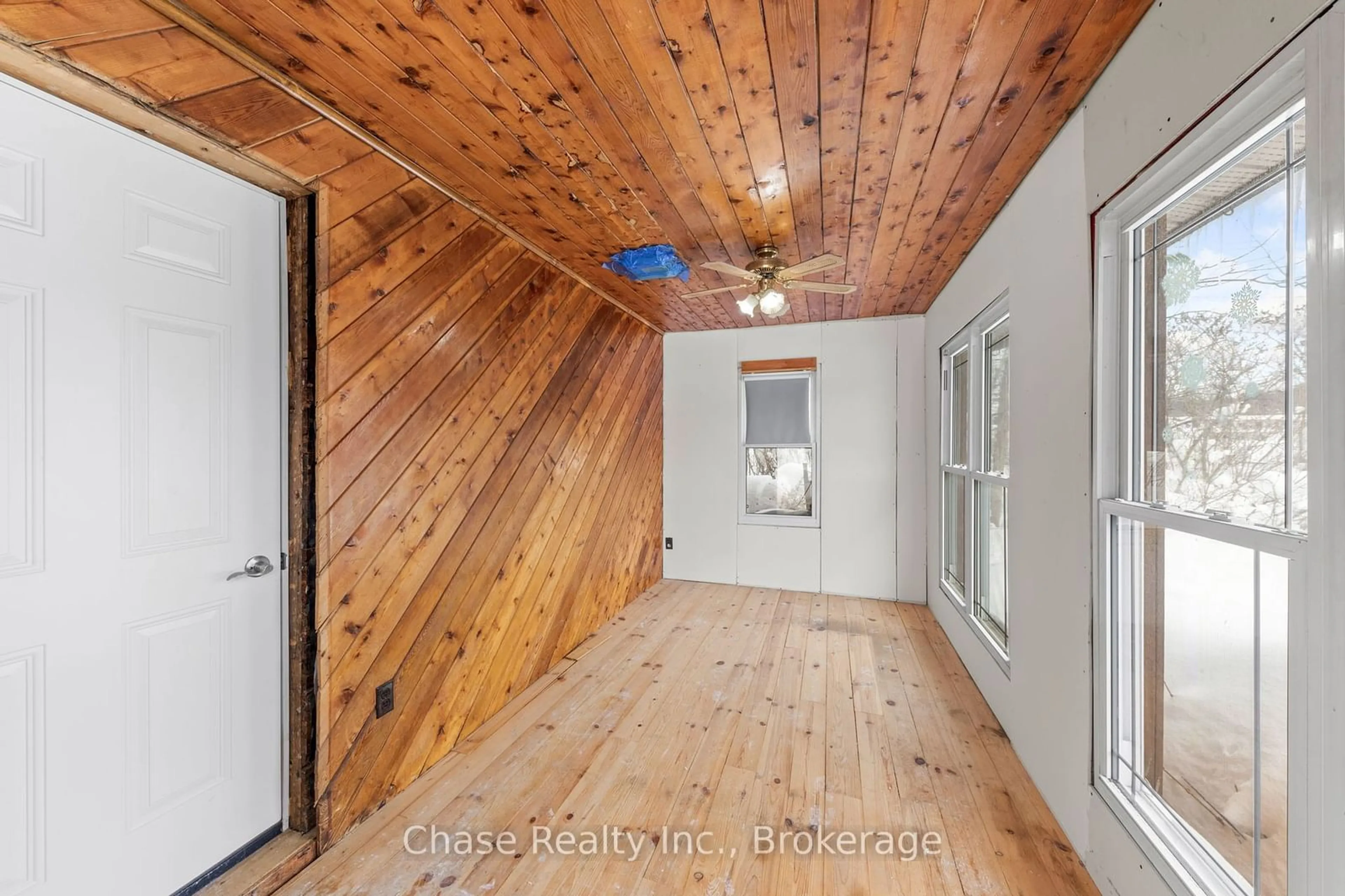 Indoor entryway for 68 Fox St, Penetanguishene Ontario L9M 1C6