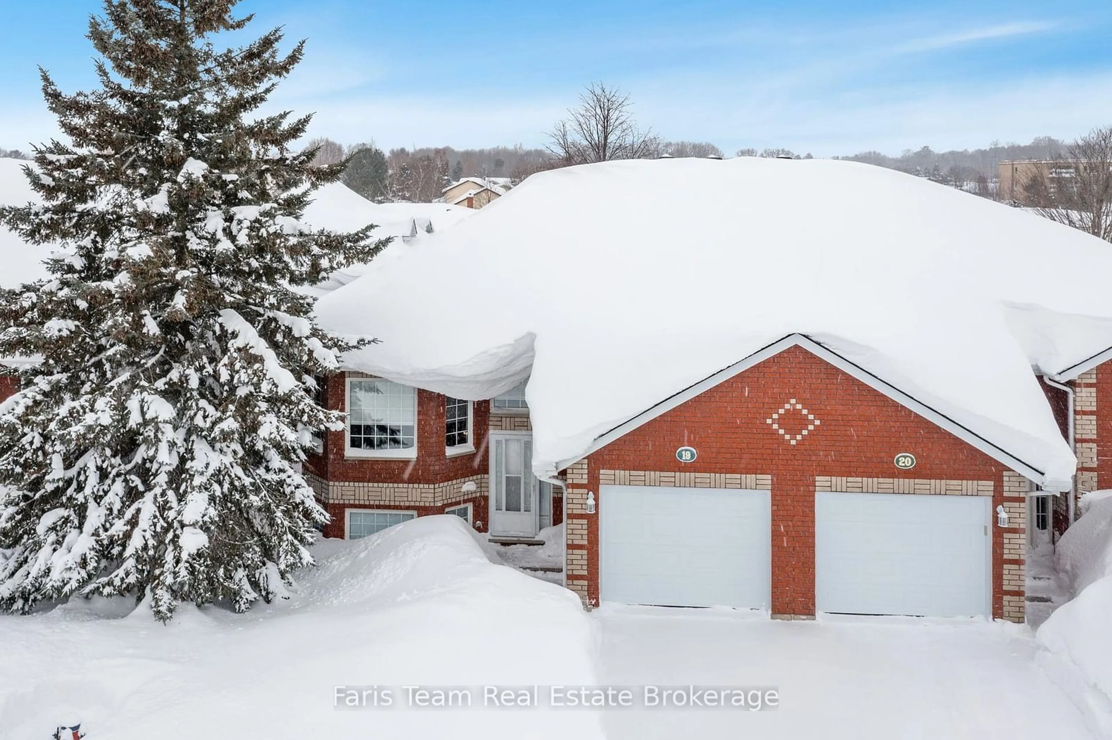 A pic from outside/outdoor area/front of a property/back of a property/a pic from drone, street for 90 Thompsons Rd #19, Penetanguishene Ontario L9M 2H1