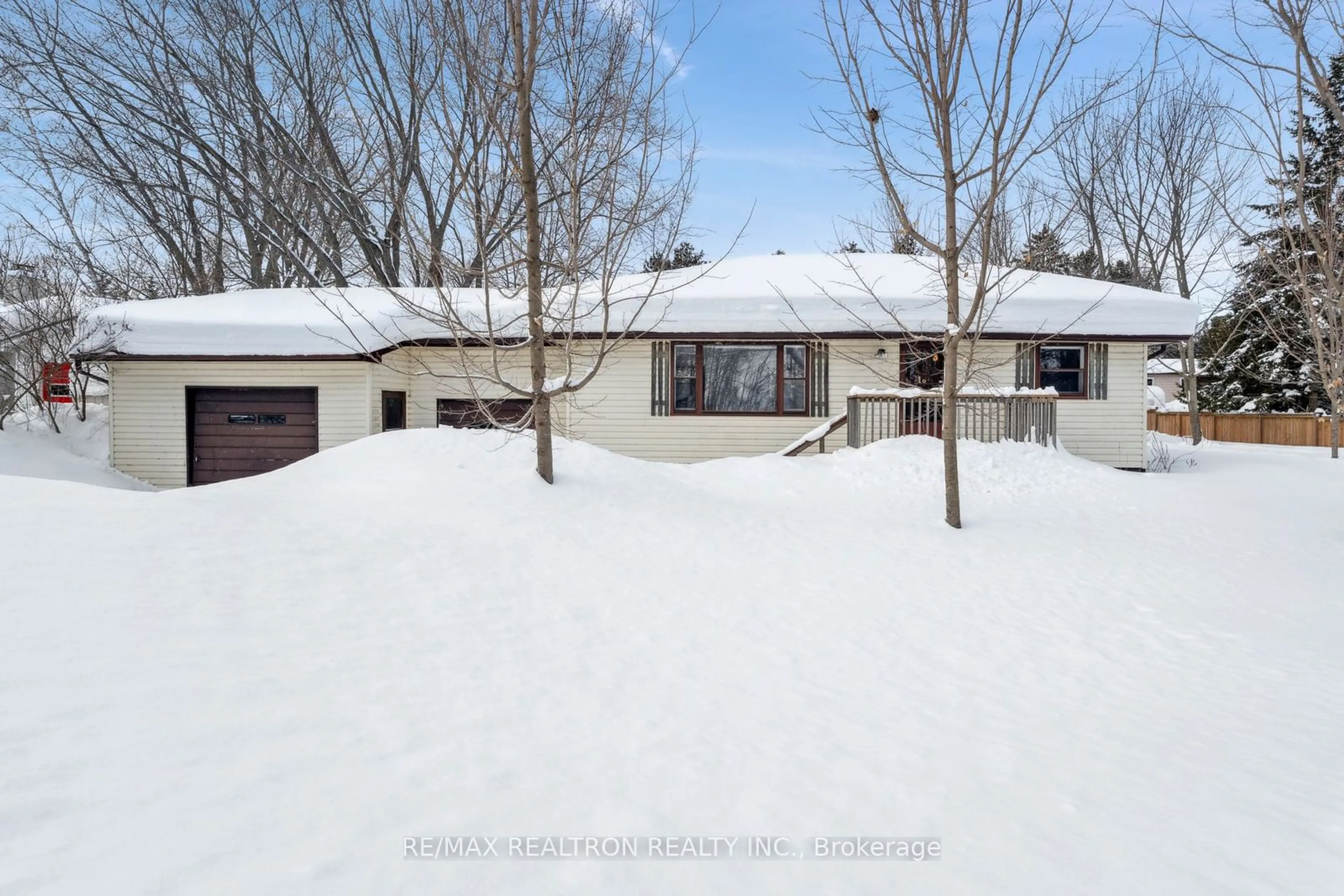 A pic from outside/outdoor area/front of a property/back of a property/a pic from drone, street for 18 Grandview Cres, Oro-Medonte Ontario L0L 2E0