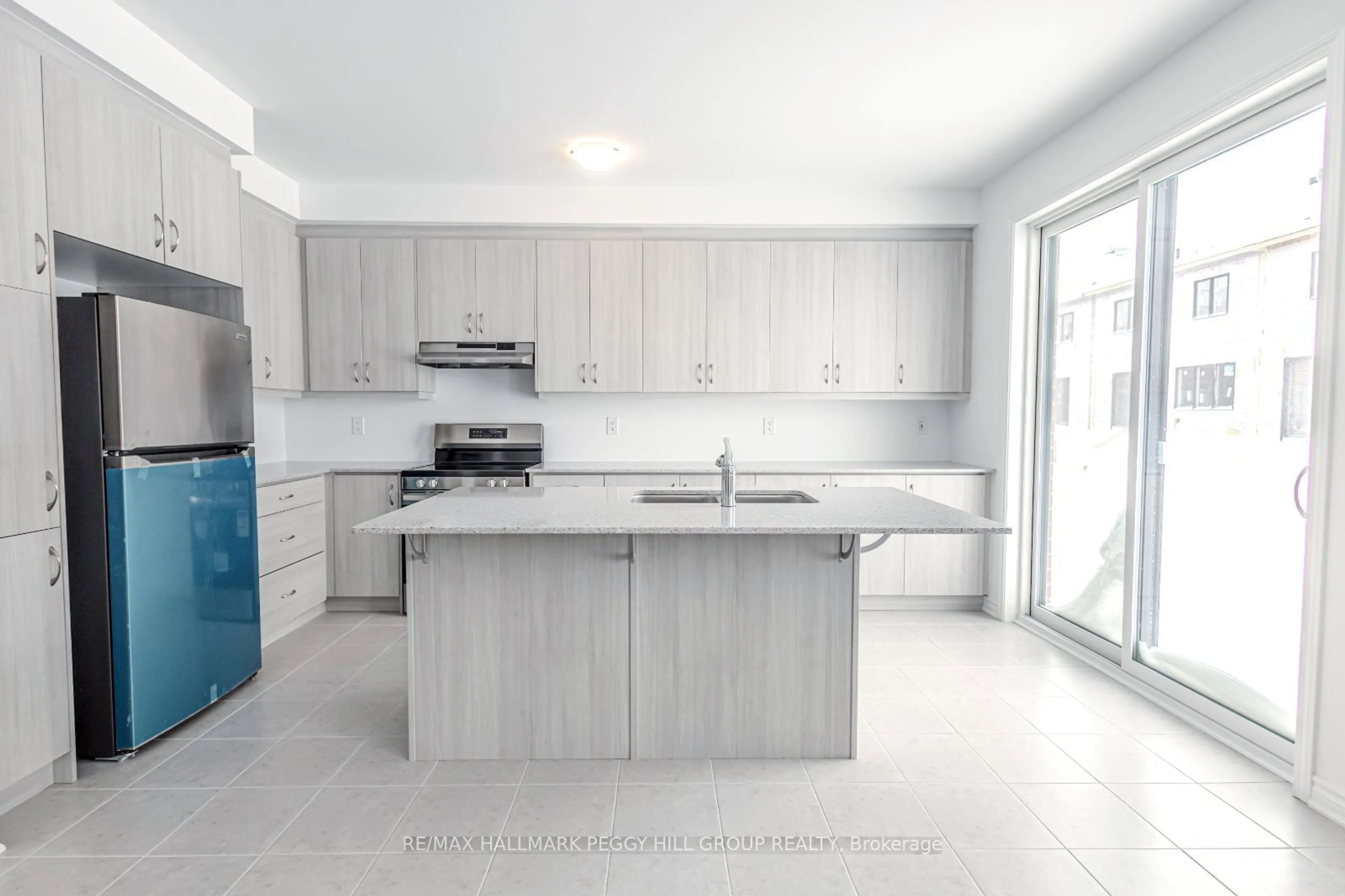 Open concept kitchen, unknown for 99 Ennerdale St, Barrie Ontario L9J 0Z9