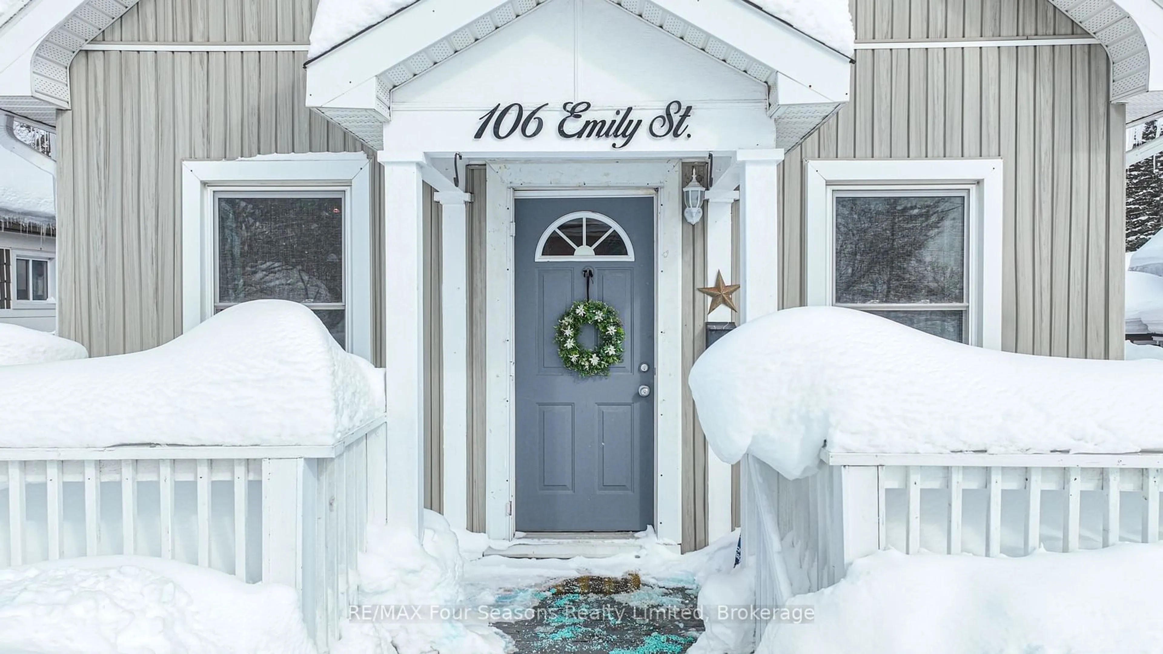 Indoor entryway for 106 Emily St, Orillia Ontario L3V 5V1