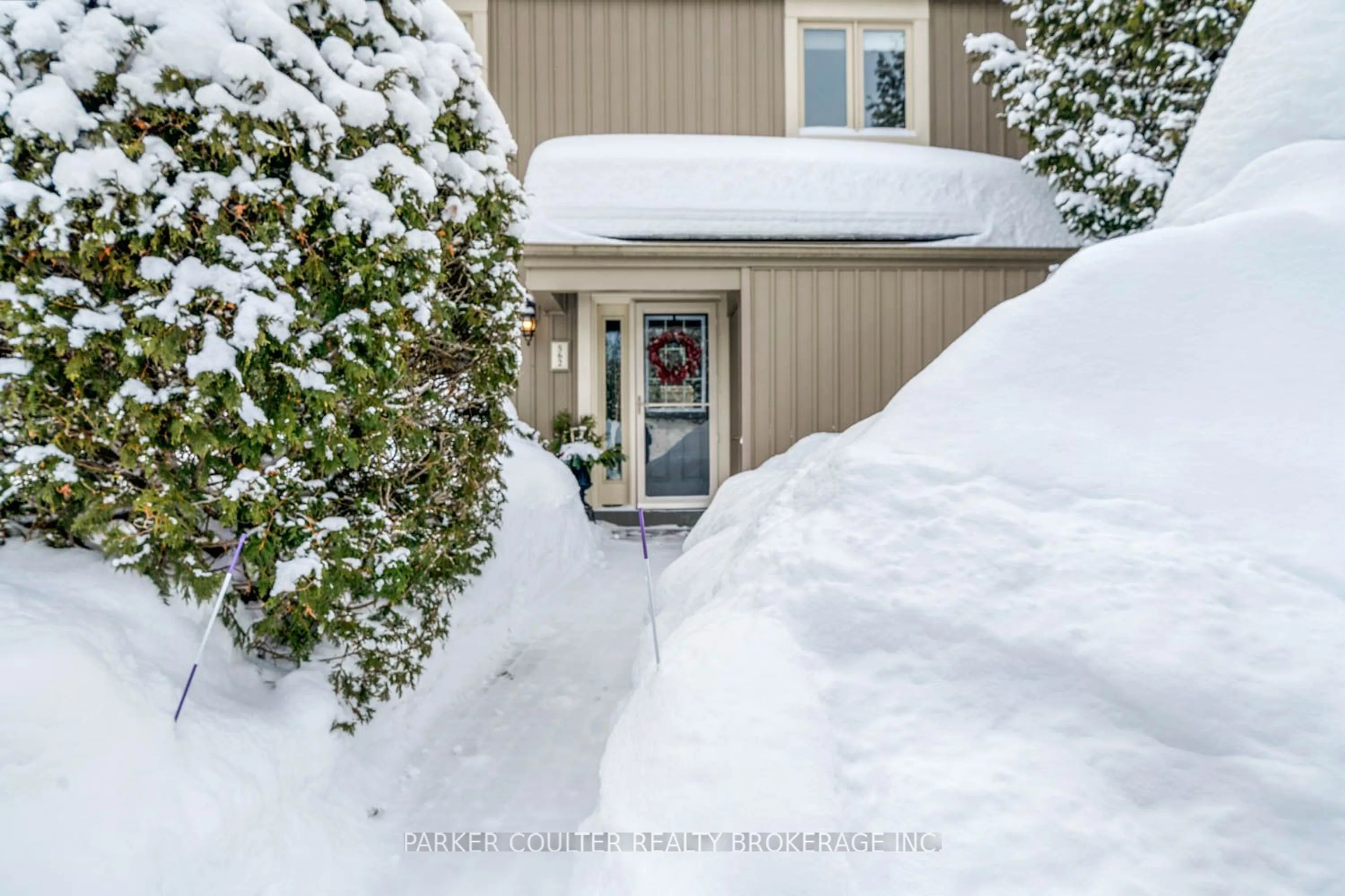 Indoor entryway for 562 Oxbow Cres #2, Collingwood Ontario L9Y 5B4