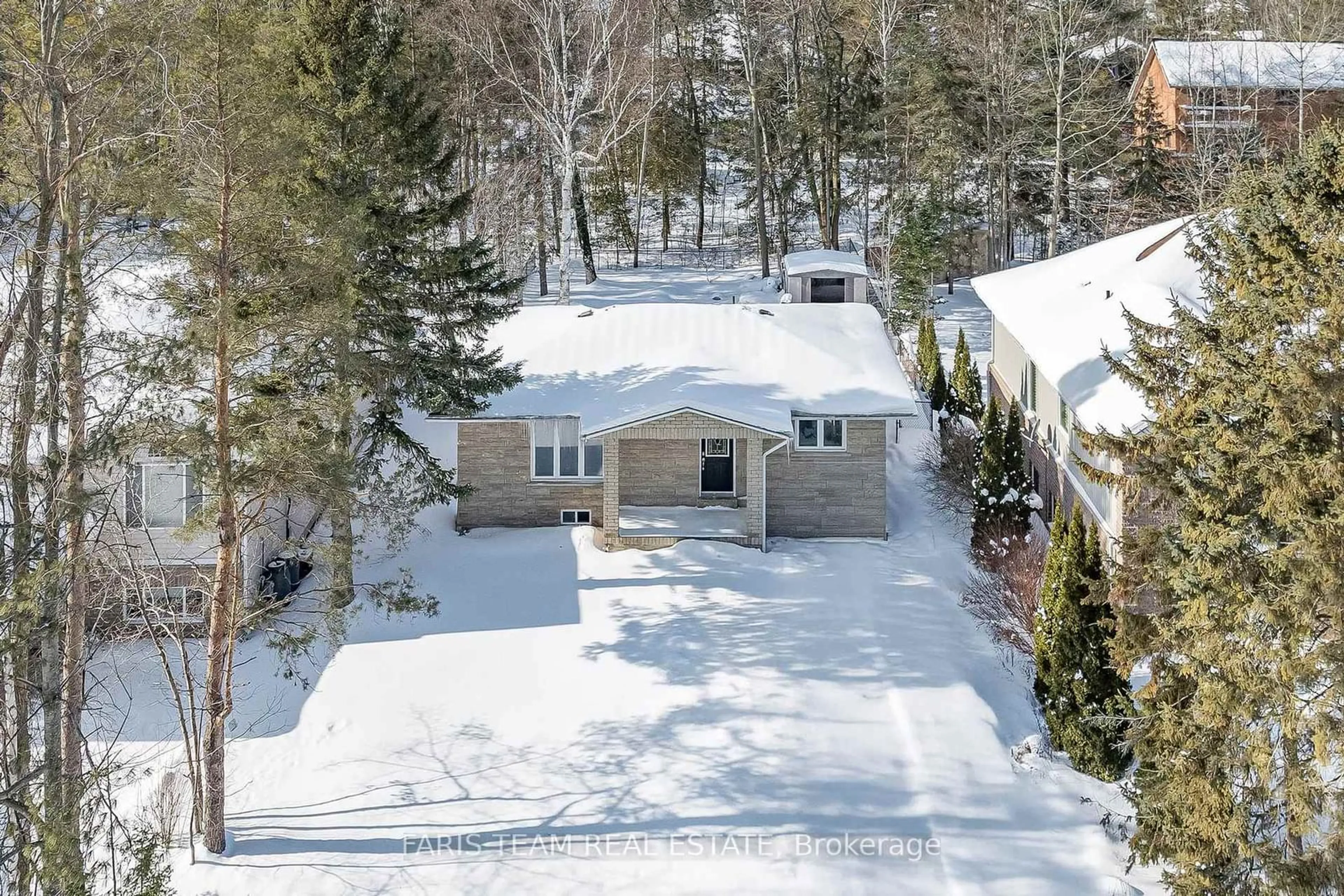 A pic from outside/outdoor area/front of a property/back of a property/a pic from drone, street for 80 58th St, Wasaga Beach Ontario L9Z 1W6