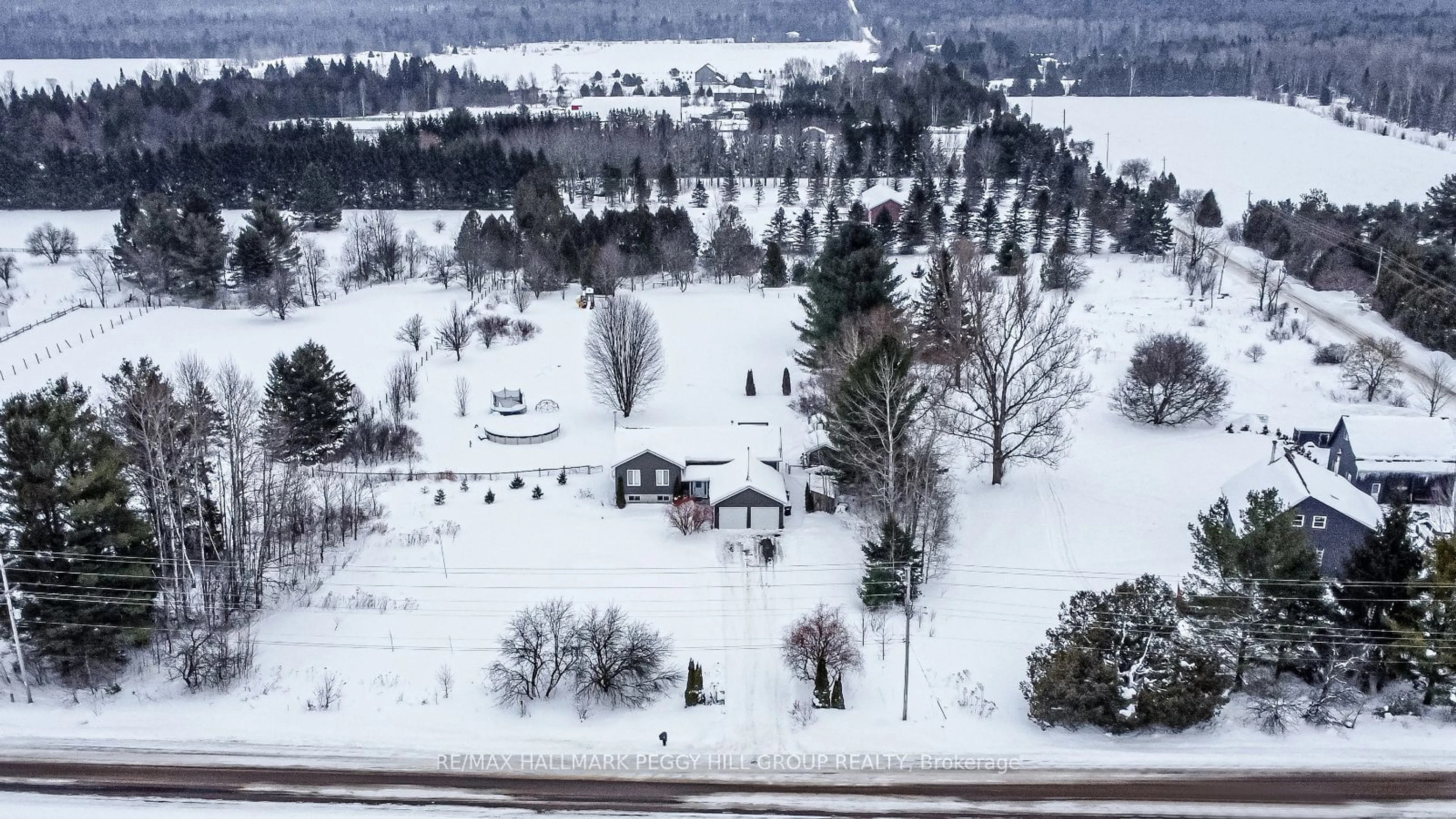 A pic from outside/outdoor area/front of a property/back of a property/a pic from drone, mountain view for 285 Warminster Sdrd, Oro-Medonte Ontario L0K 1E0