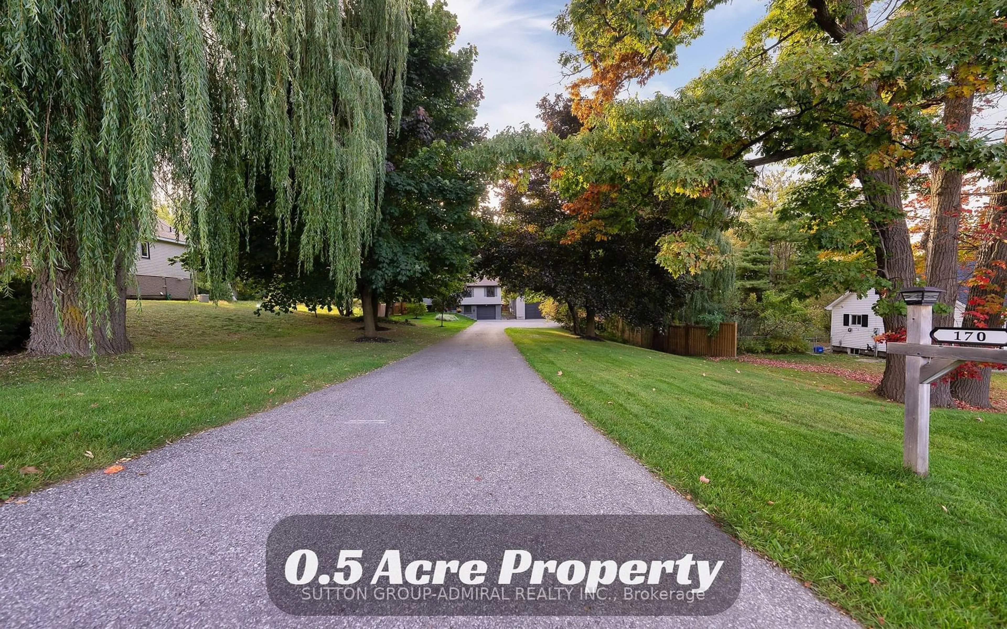 A pic from outside/outdoor area/front of a property/back of a property/a pic from drone, street for 170 Patterson Rd, Barrie Ontario L4N 3W4