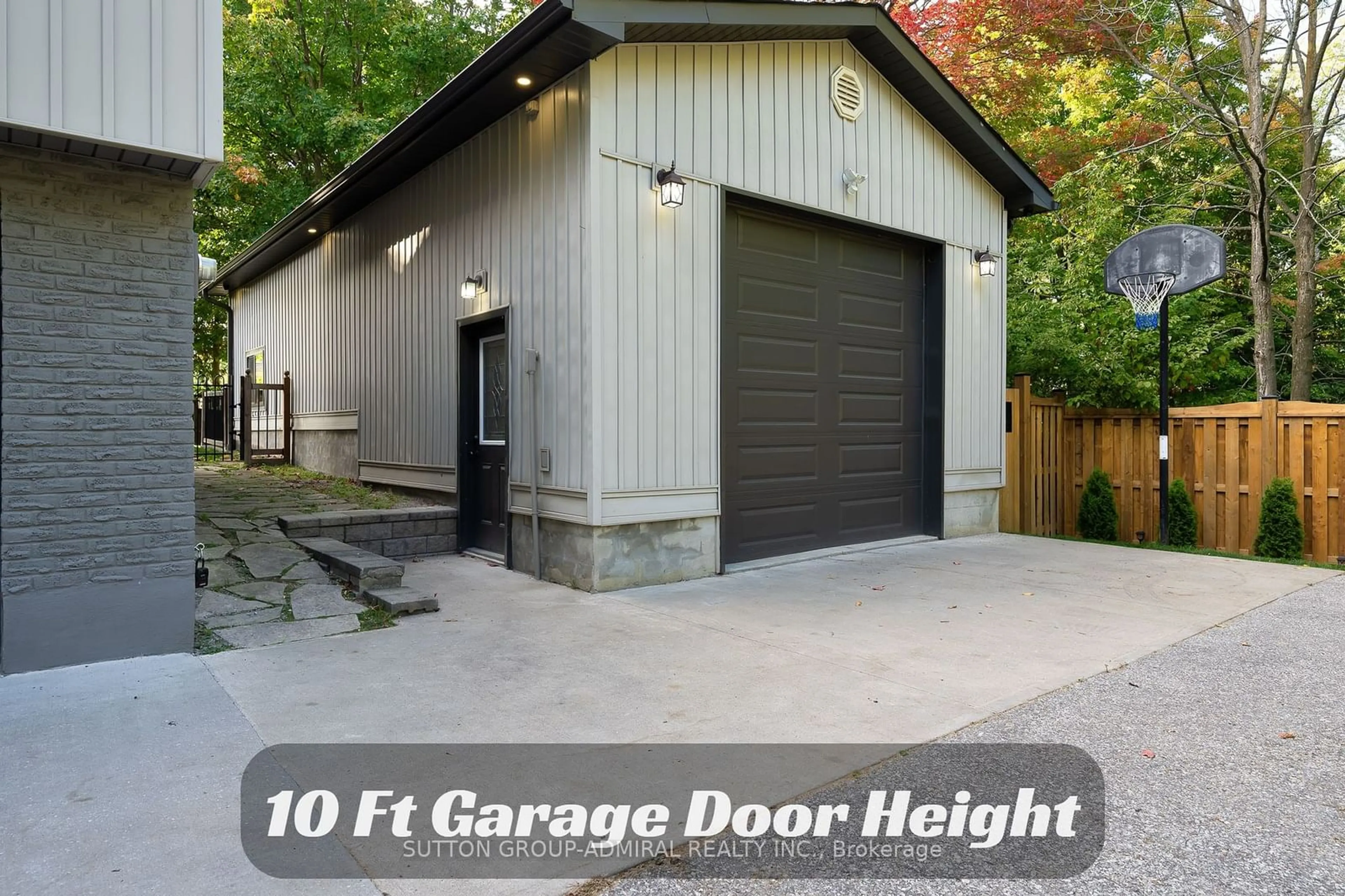 Indoor garage for 170 Patterson Rd, Barrie Ontario L4N 3W4