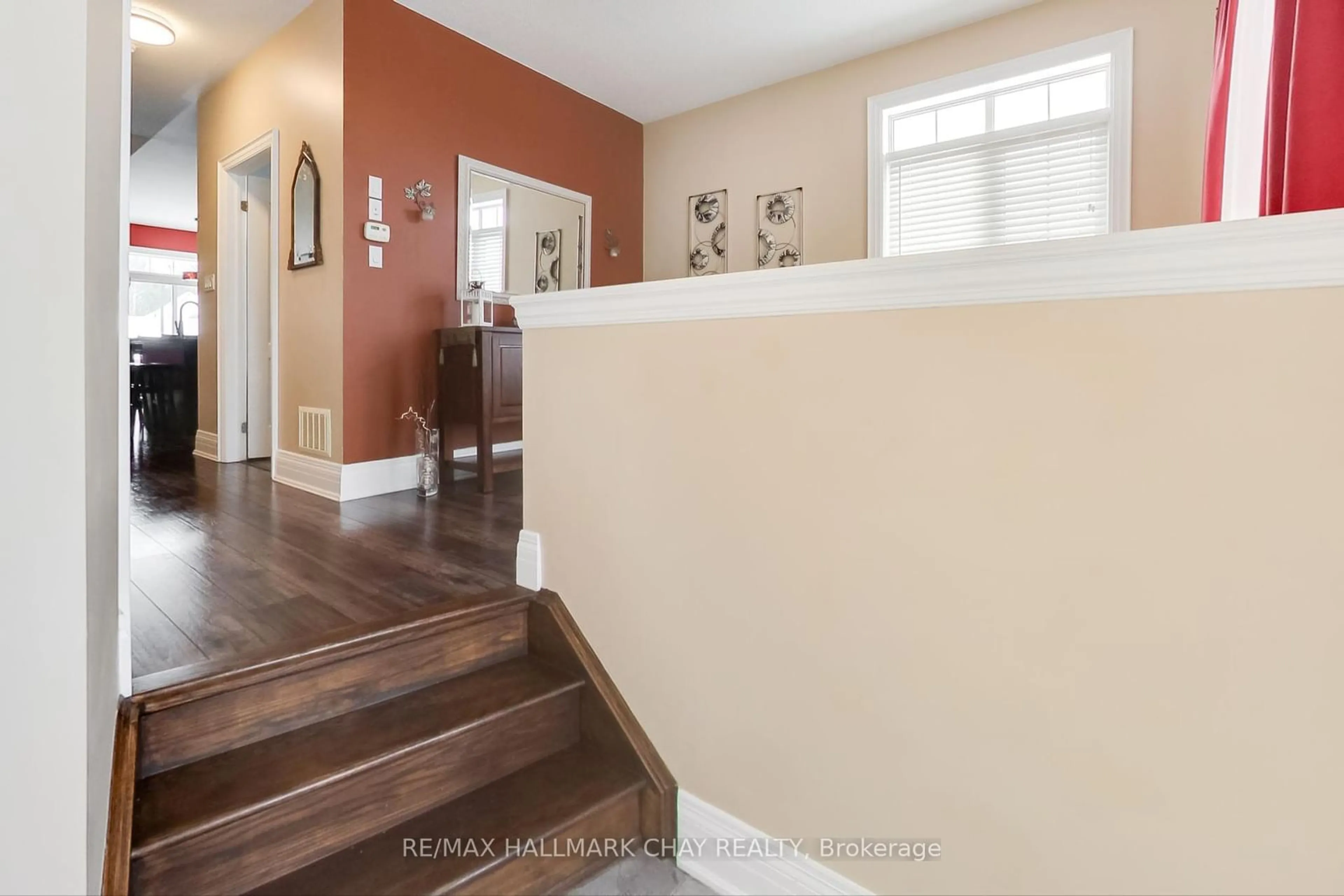 Indoor entryway for 11 Cameron St, Springwater Ontario L9X 0S6