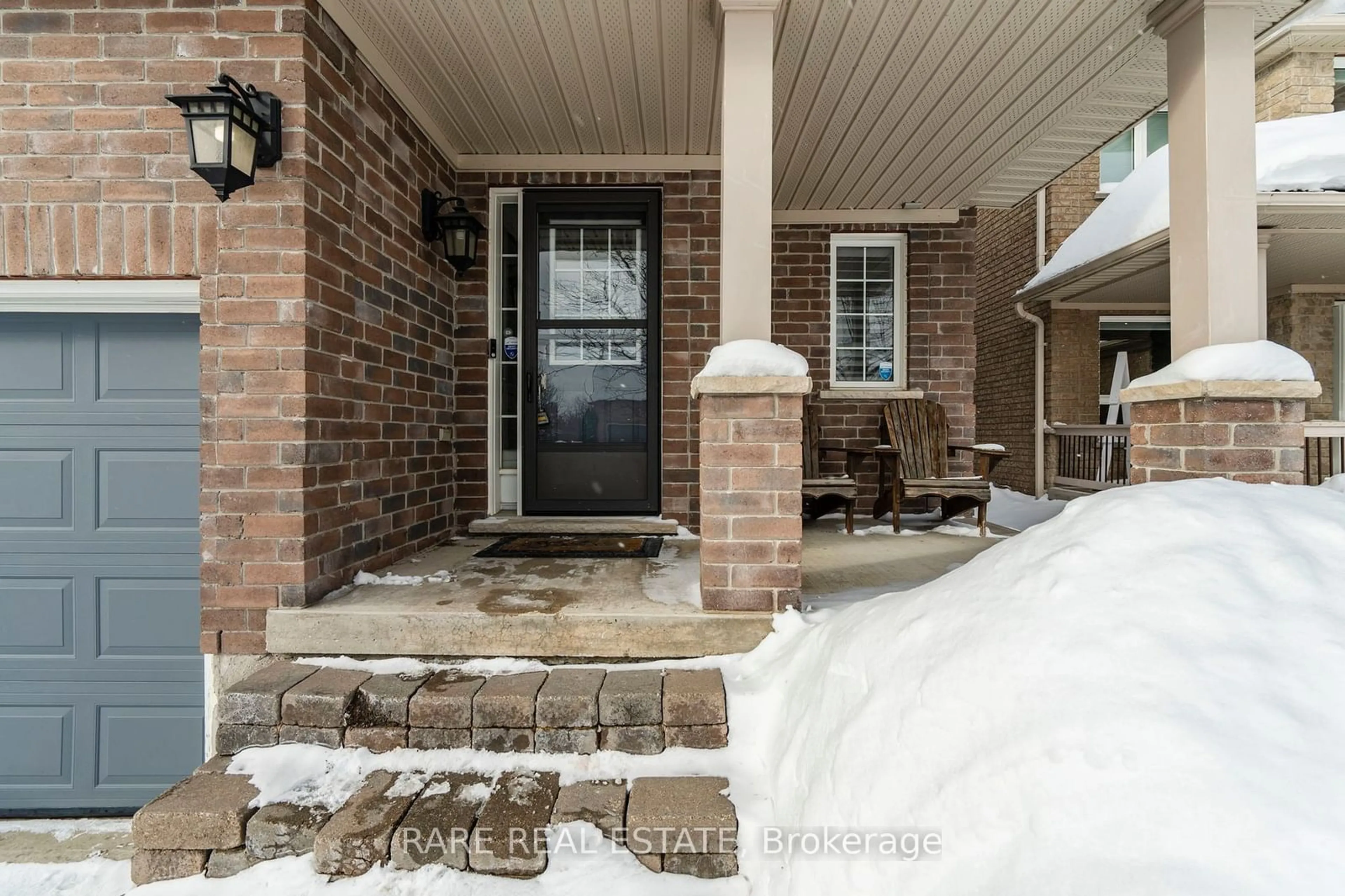 Indoor entryway for 46 Sovereign's Gate, Barrie Ontario L4N 0Y9