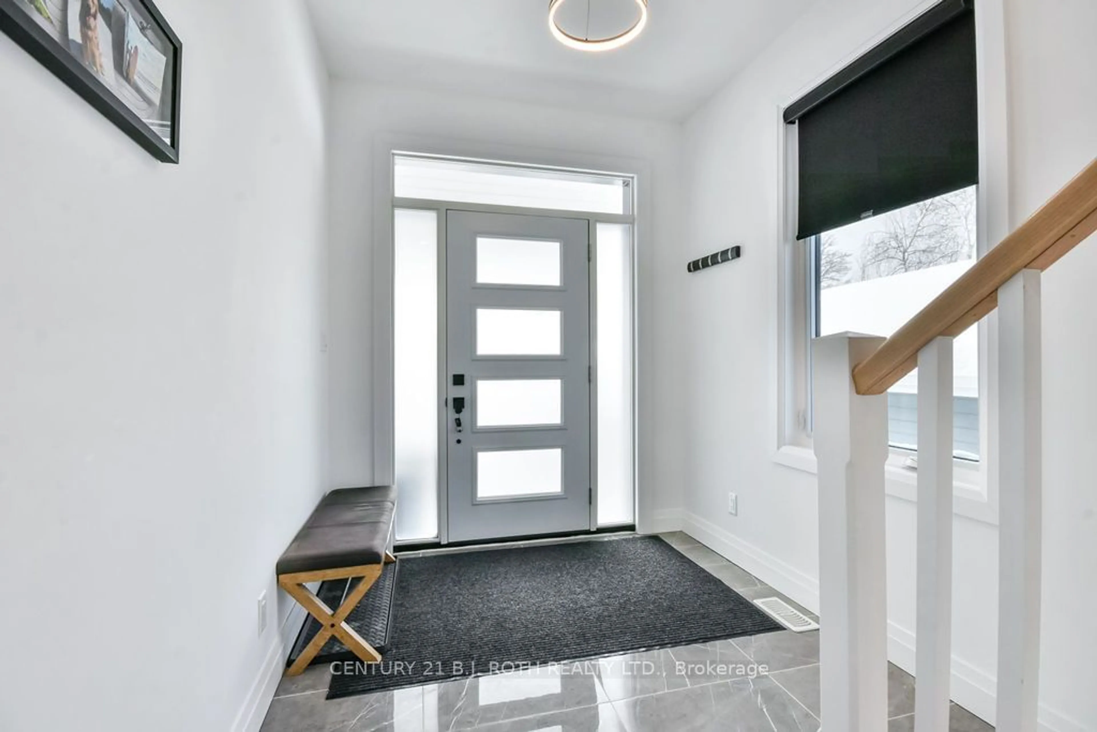 Indoor entryway for 185 Ninth St, Collingwood Ontario L9Y 2G4