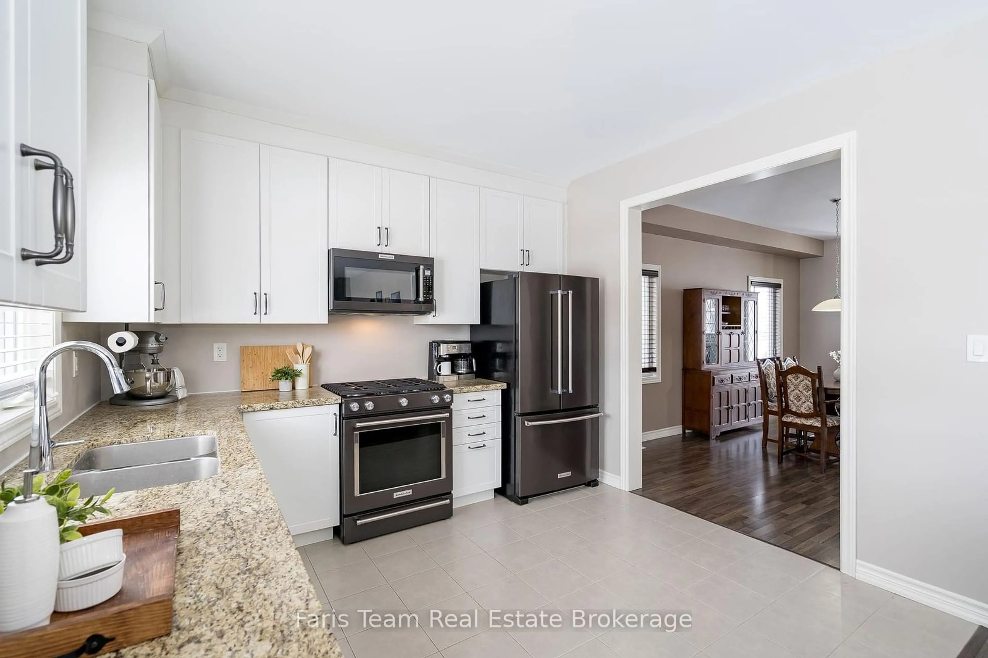 Open concept kitchen, ceramic/tile floor for 210 Springfield Cres, Clearview Ontario L0M 1S0