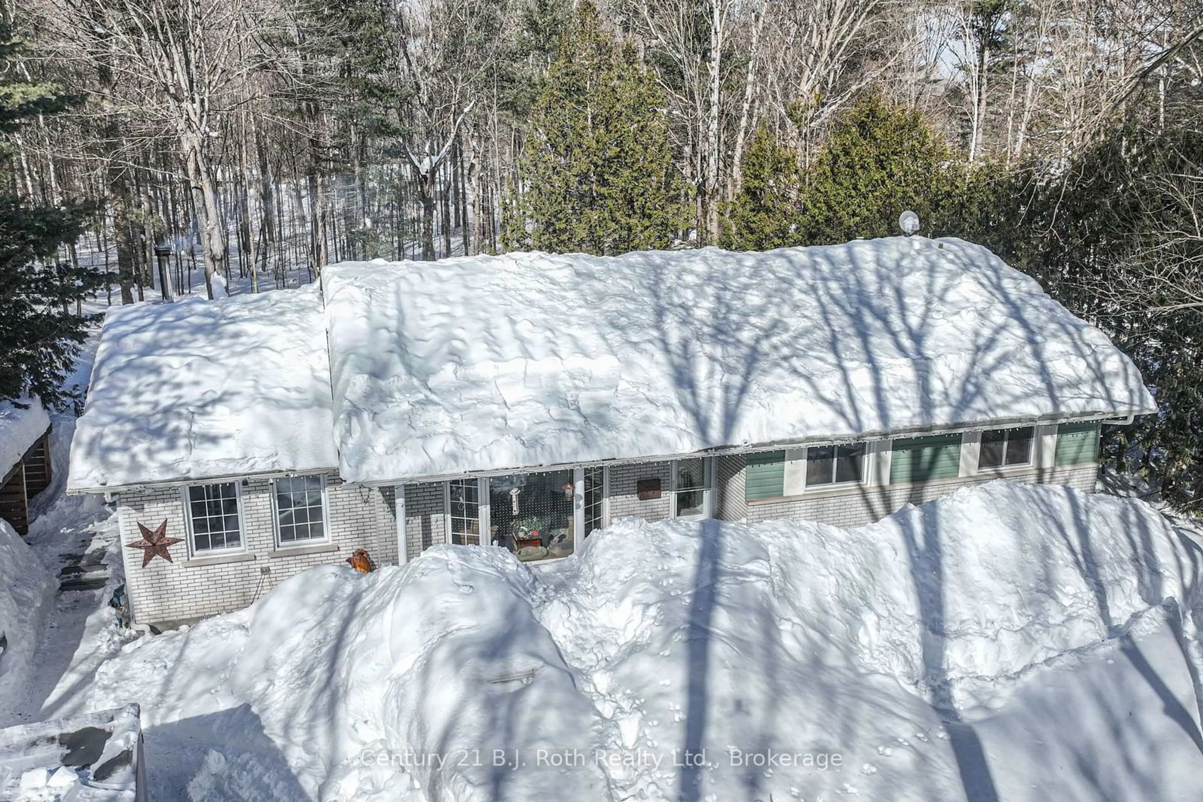 A pic from outside/outdoor area/front of a property/back of a property/a pic from drone, unknown for 4380 Harrison Rd, Severn Ontario L0K 2B0